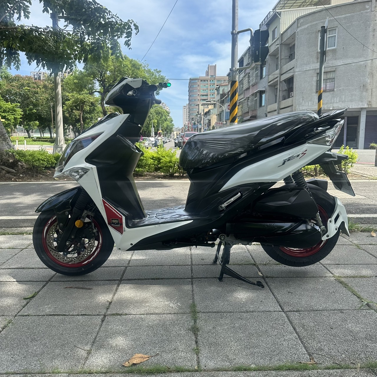 三陽 JET-S 125 - 中古/二手車出售中 【高雄二手機車】2020 三陽 JETS 125 #5991 實車實價/高雄二手機車買賣/便宜售代步車/經濟車 | 貳輪嶼二手機車行-高雄店/中古重機收購/gogoro買賣推薦/線上估價立刻加Line:@motor888 （台南、屏東也有到府收購）