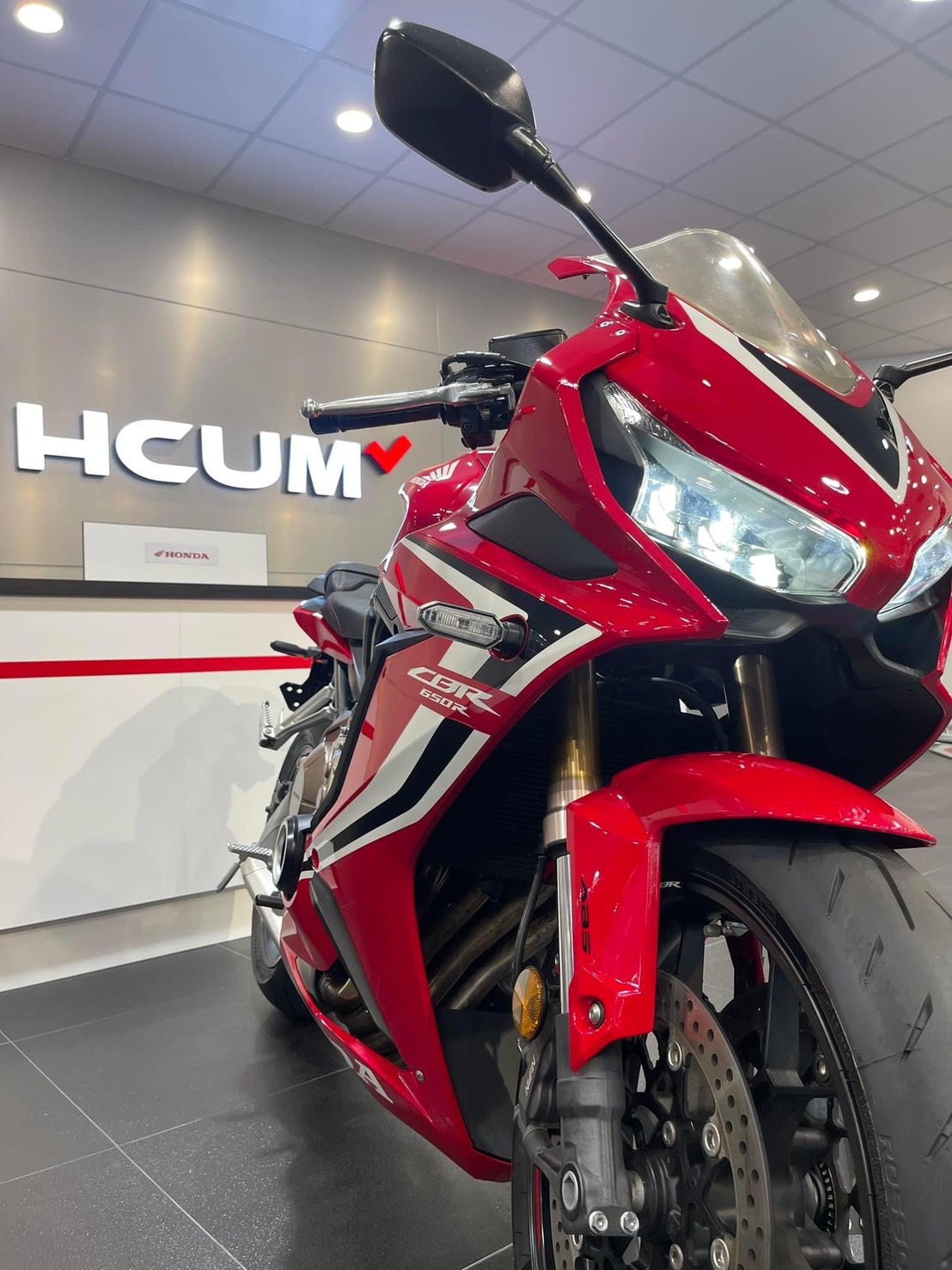 【個人自售】HONDA CBR650R - 「Webike-摩托車市」 CBR650R 出廠年份：2019 領牌年份：2019.04 行駛里程：6846公里 車輛所在：新北市中和區 售價 : 23.3萬