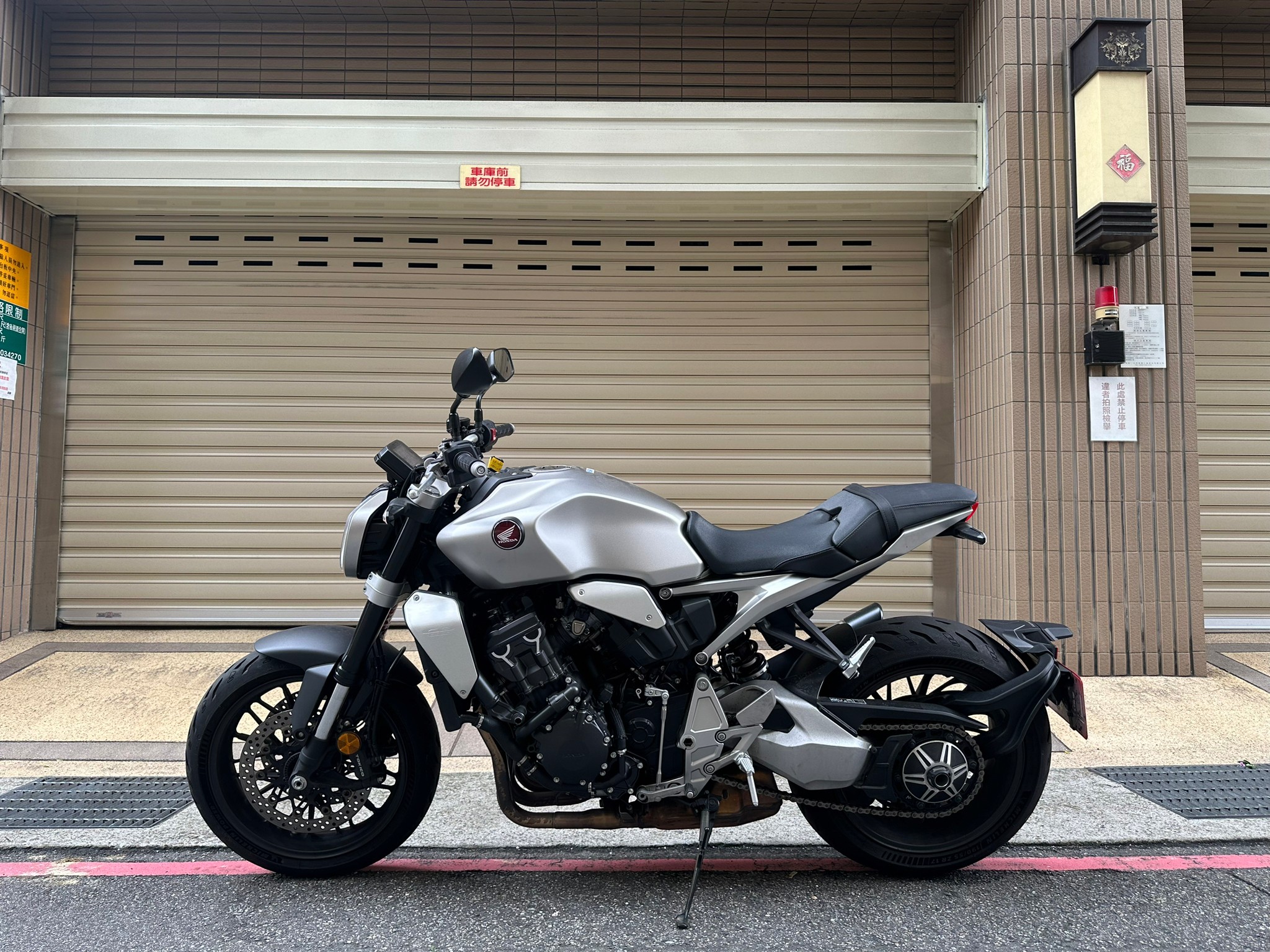 HONDA CB1000R - 中古/二手車出售中 【爵士小詩】2021年HONDA CB1000R ABS 台本車  | 個人自售