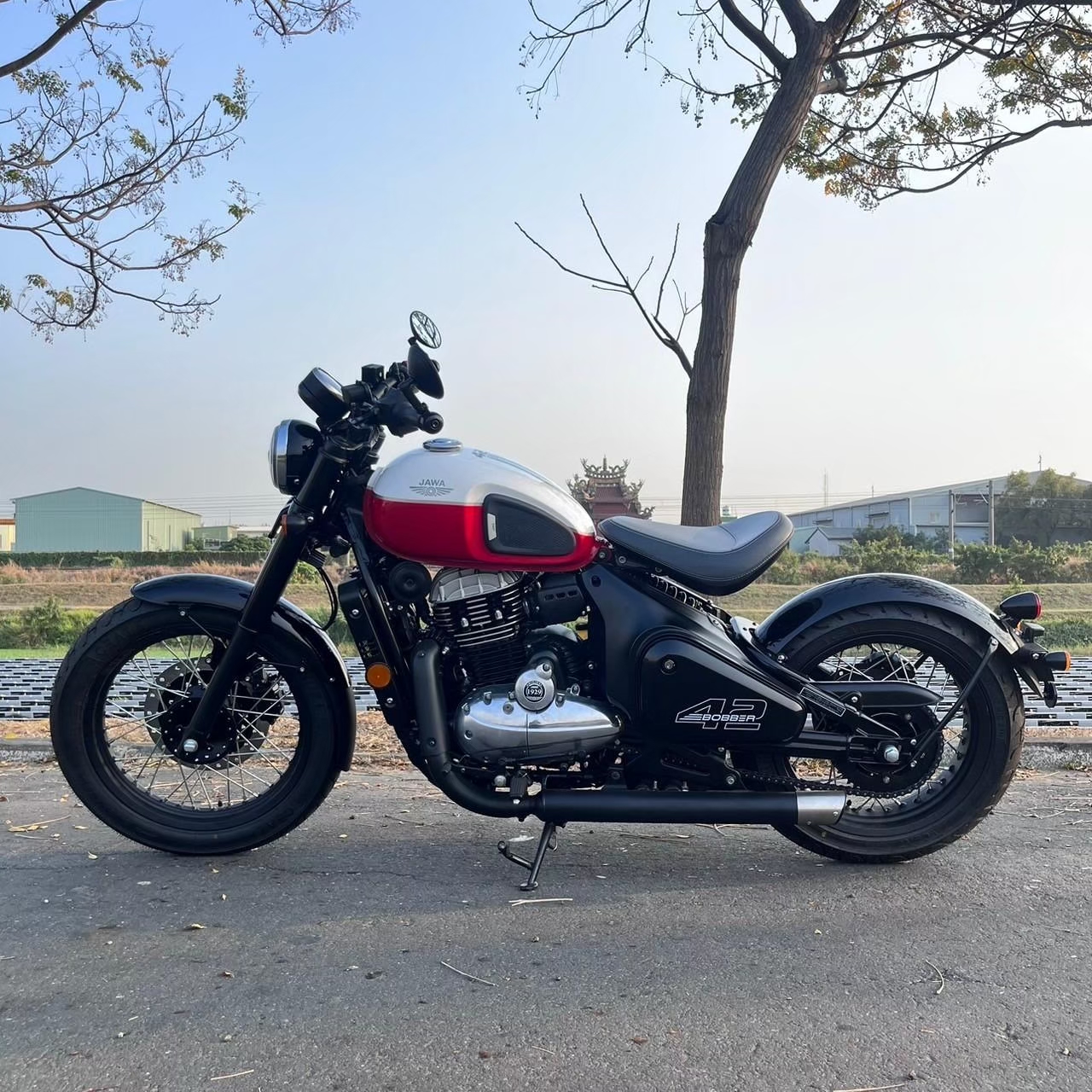 JAWA JAWA 42 BOBBER新車出售中 售 全新車 新車 JAWA42 BOBBER 紅白 獨特風格 非 手工車 | 飛翔國際