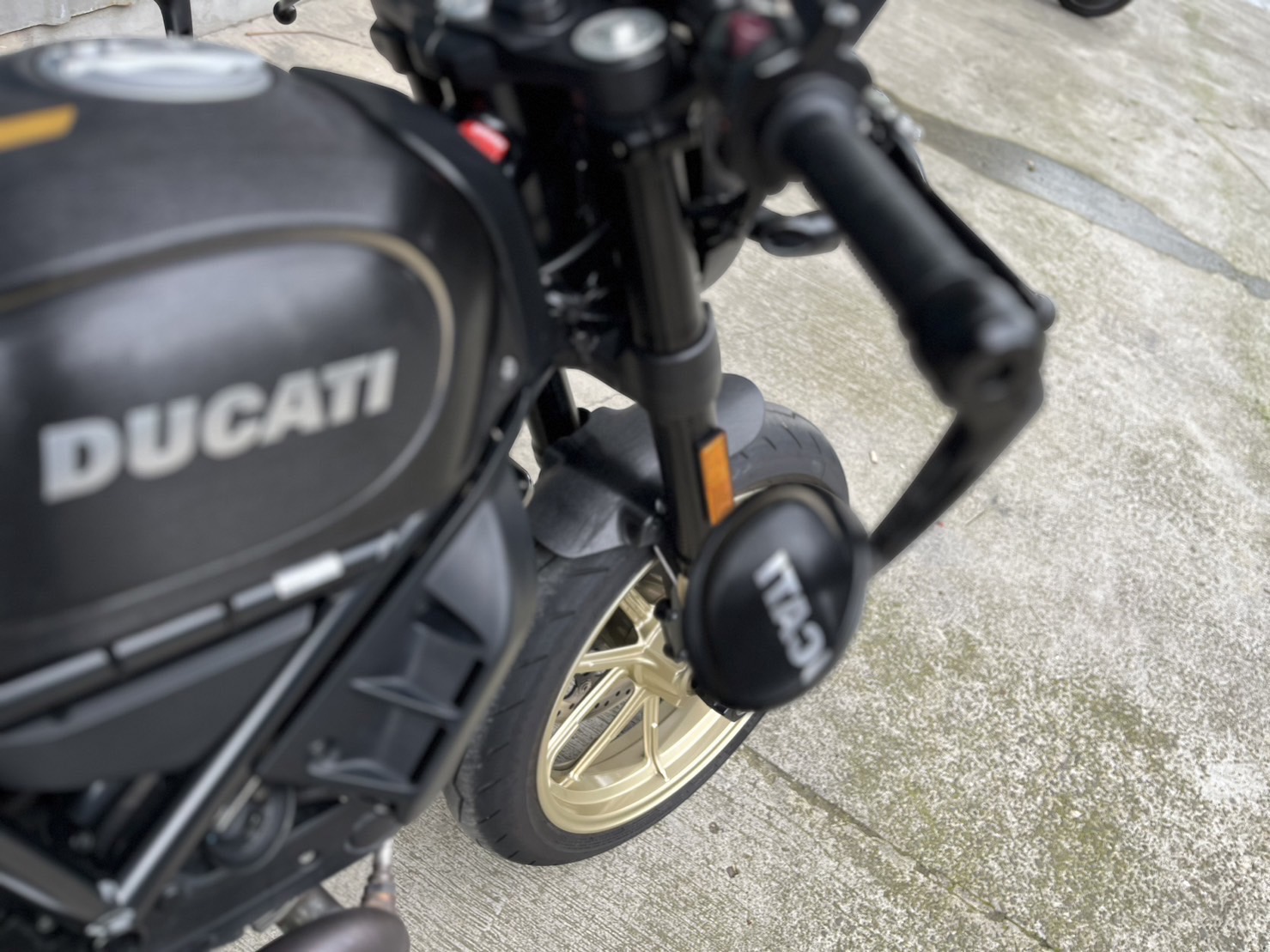 DUCATI SCRAMBLER CAFE RACER - 中古/二手車出售中 全段SC排氣管 Ohlins後避震 女用車 小資族二手重機買賣 | 小資族二手重機買賣