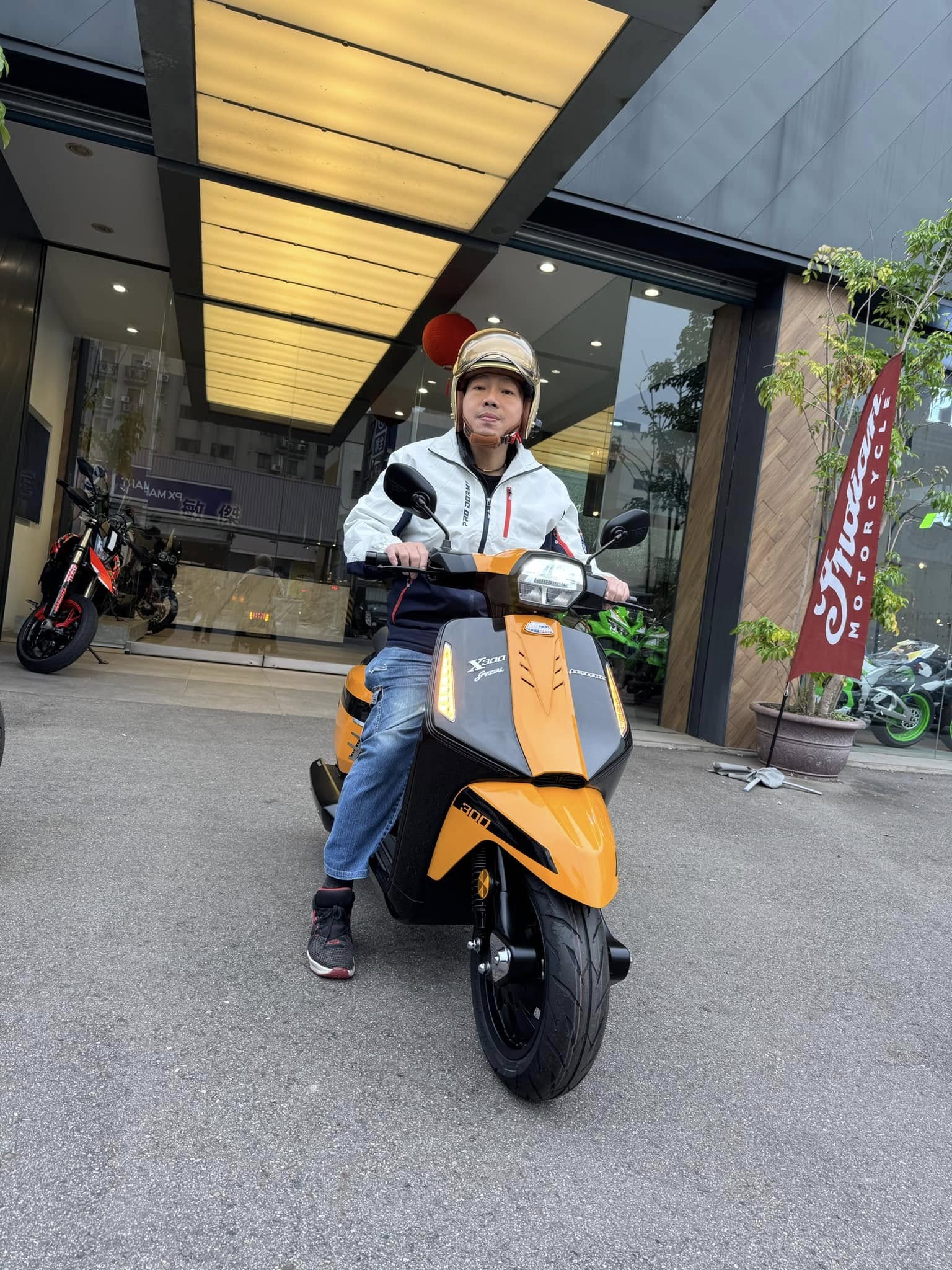 Lambretta X300 Special新車出售中 《 康妮賀交車 》恭喜蘭美達新同學！入主最新 X300 Special 非常亮眼 很有豪華感 歡迎與康妮聯絡喔 | 敏傑車業資深銷售專員 康妮 Connie