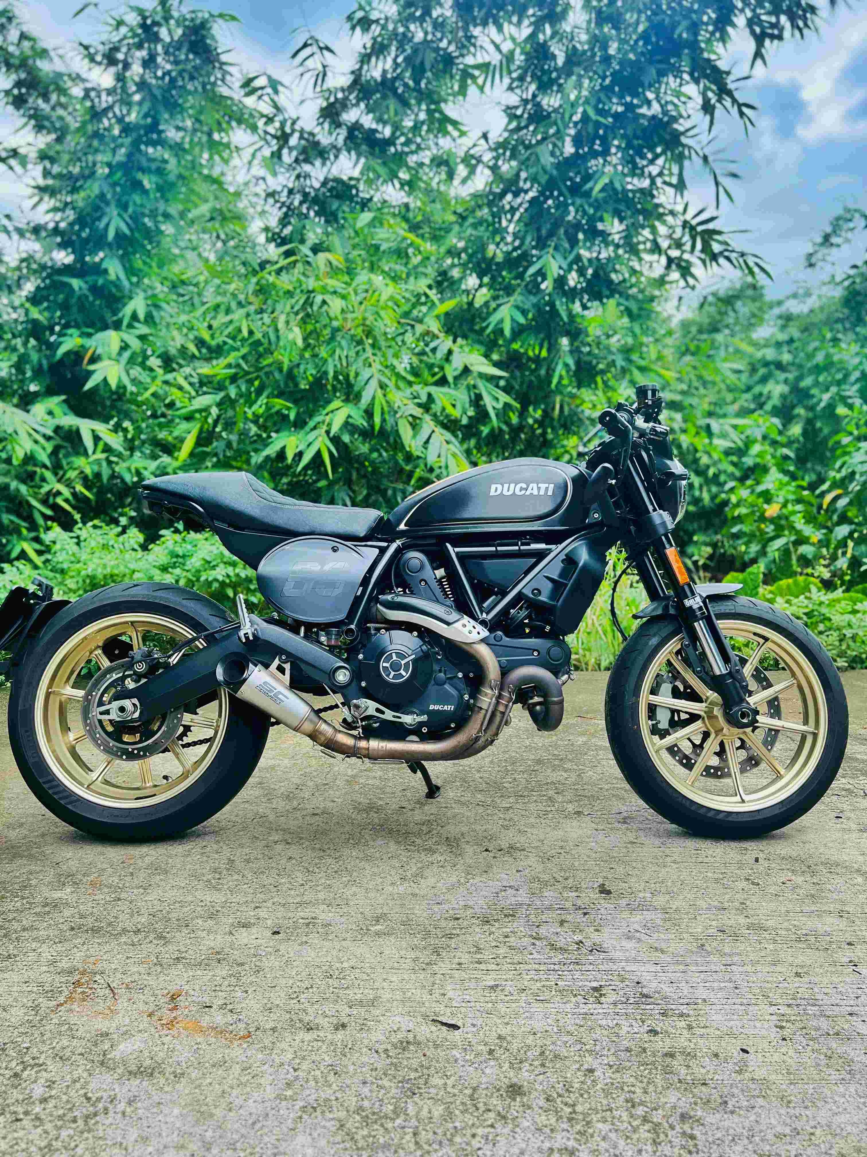 DUCATI SCRAMBLER CAFE RACER - 中古/二手車出售中 2018年 CAFE RACER 800 SC全段排氣管 原漆 無事故 僅此一台 | 阿宏大型重機買賣