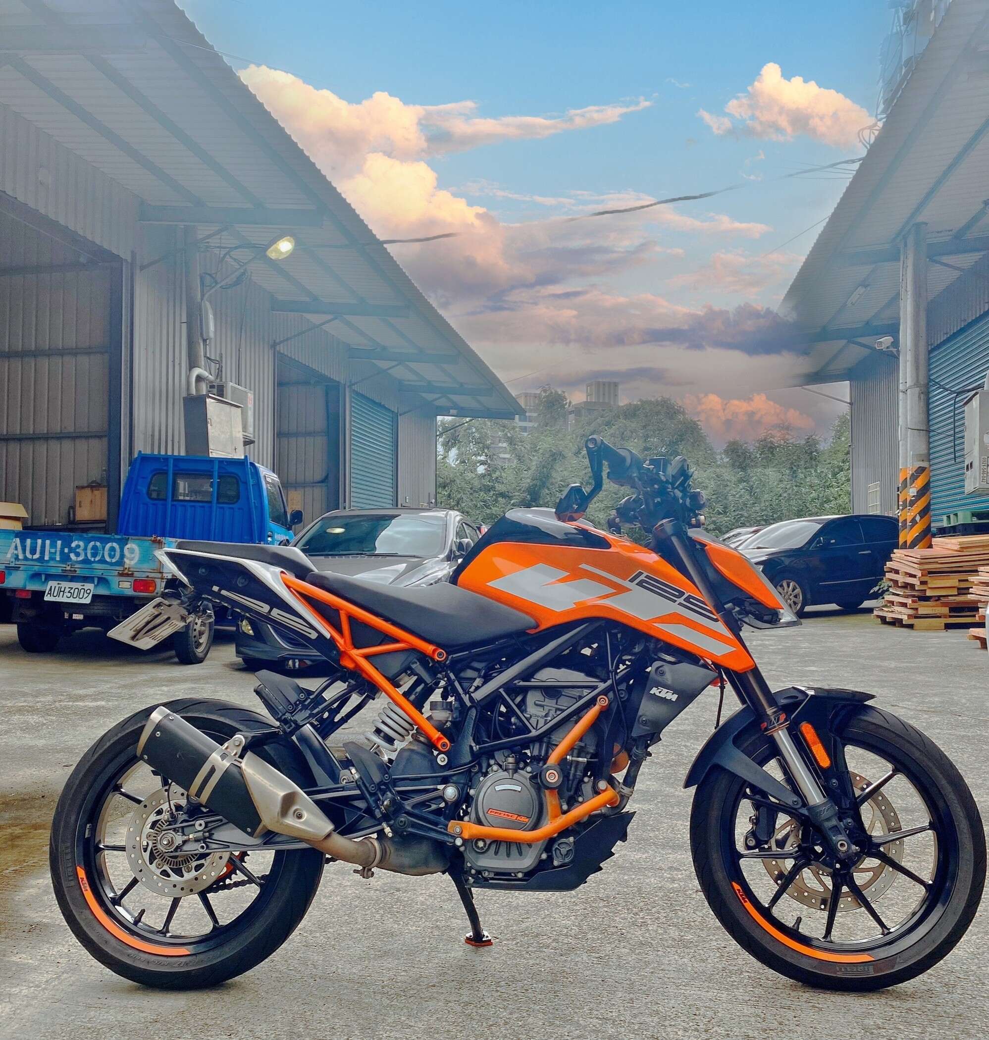 KTM 125DUKE - 中古/二手車出售中 改裝:行車記錄器、手機架、短牌架、引擎保桿 原漆 無事故  搜尋 IG:Motoshen 專營大聖二輪廣場 | Motoshen大聖二輪廣場