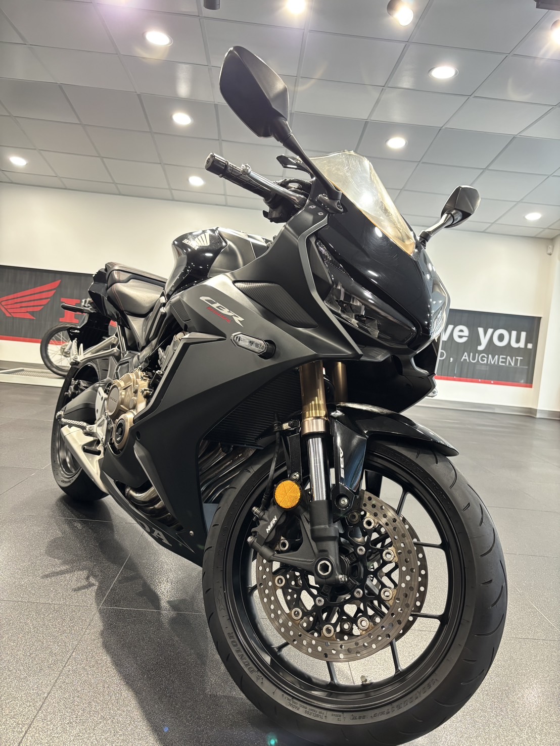 HONDA CBR650R - 中古/二手車出售中 CBR650R 出廠年份：2021 領牌年份：2021.04 行駛里程：4875公里 車輛所在：新北市中和區 | 個人自售