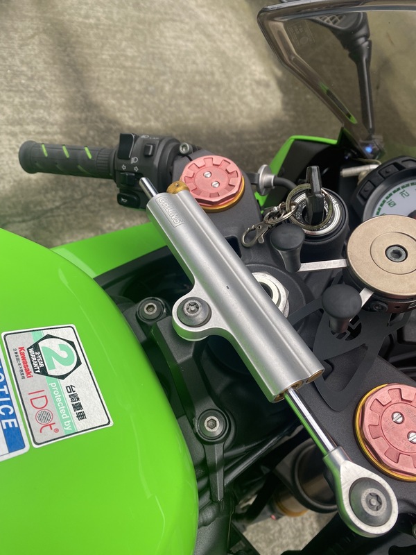 KAWASAKI NINJA ZX-6R - 中古/二手車出售中 15年ZX6R 原漆 原廠殼 握把套 端子 手機架 水箱護網 部份鈦螺絲 原廠online防甩頭 黃金鏈條 | Motoshen大聖二輪廣場