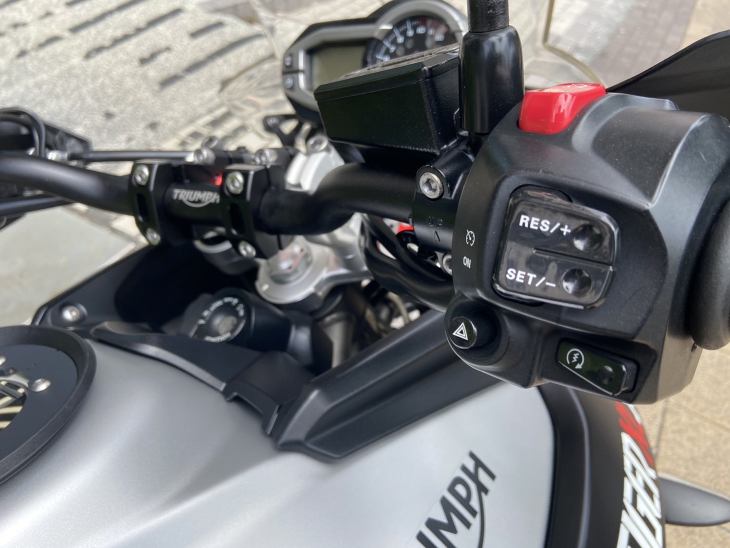 TRIUMPH TIGER800 - 中古/二手車出售中 多功能美車託售.3箱全配備.車況極佳立馬可環島.全額銀貸免保人 | 個人自售