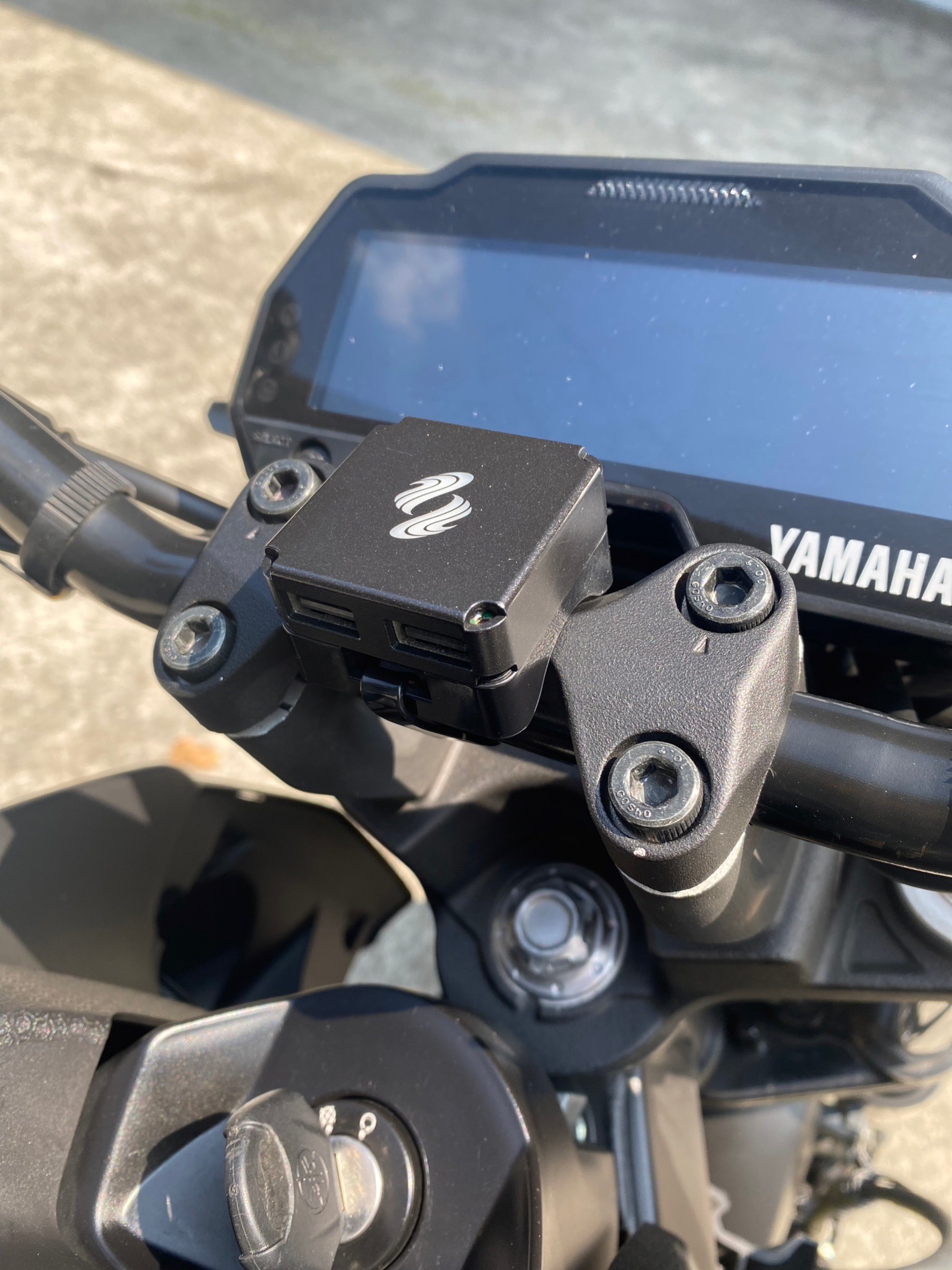 YAMAHA MT-15 - 中古/二手車出售中 MT15 基本改手機架、USB行車充電、水箱護網、短牌架 | Motoshen大聖二輪廣場