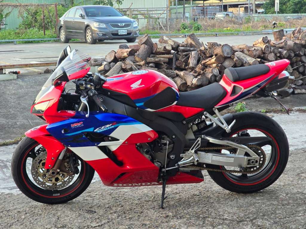  HONDA  CBR1000RR - 中古/二手車出售中 [出售] 2005年 HONDA CBR1000RR | 老爹重機