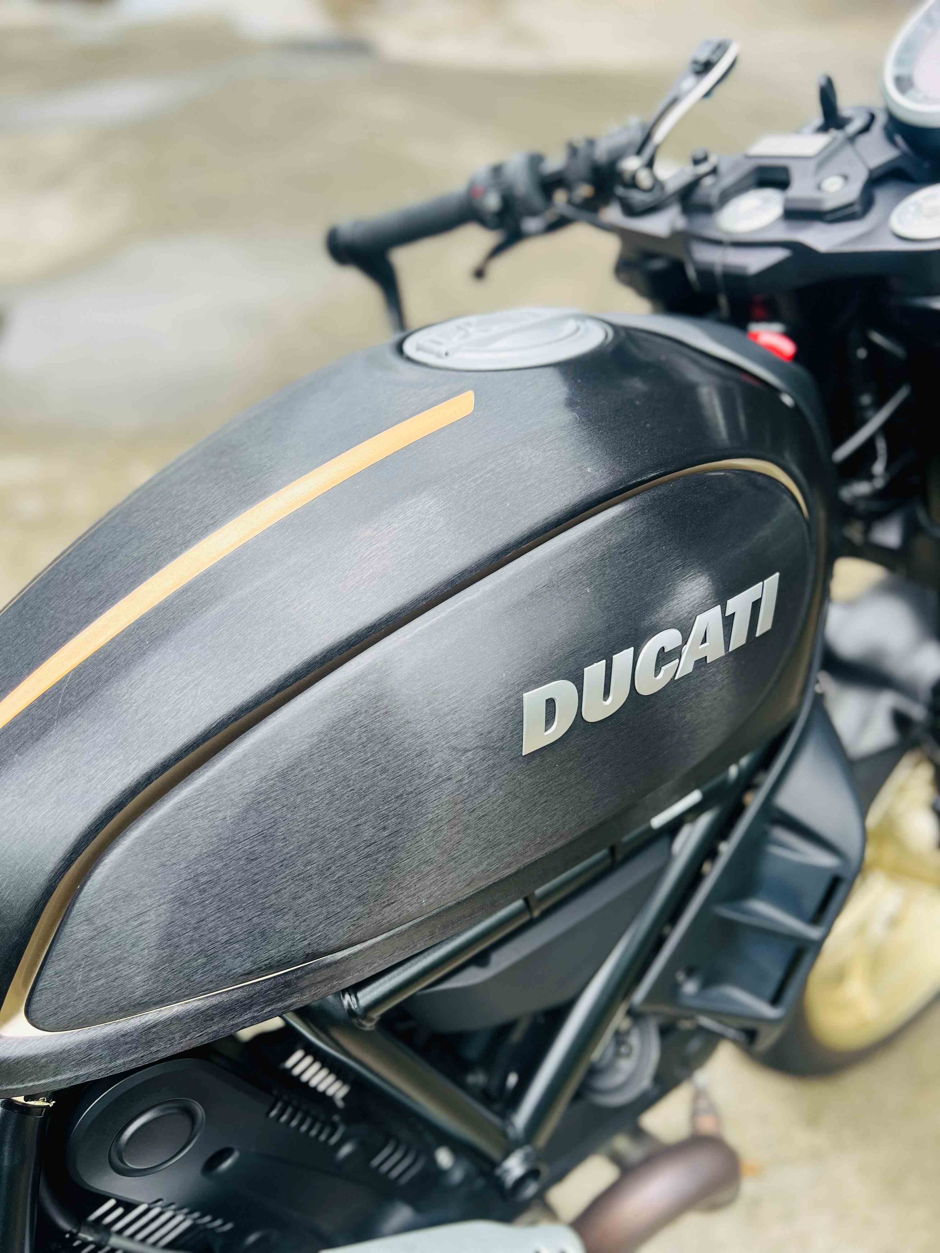 DUCATI SCRAMBLER CAFE RACER - 中古/二手車出售中 2018年 CAFE RACER 800 SC全段排氣管 原漆 無事故 僅此一台 | 阿宏大型重機買賣