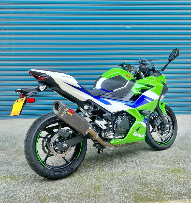 KAWASAKI NINJA400 - 中古/二手車出售中 2021年 NINJA400 副廠殼(原廠殼KRT在)、碳蠍管(原廠管在)、油箱止滑貼、黑隼手機架、前後行車記錄器 | 阿宏大型重機買賣