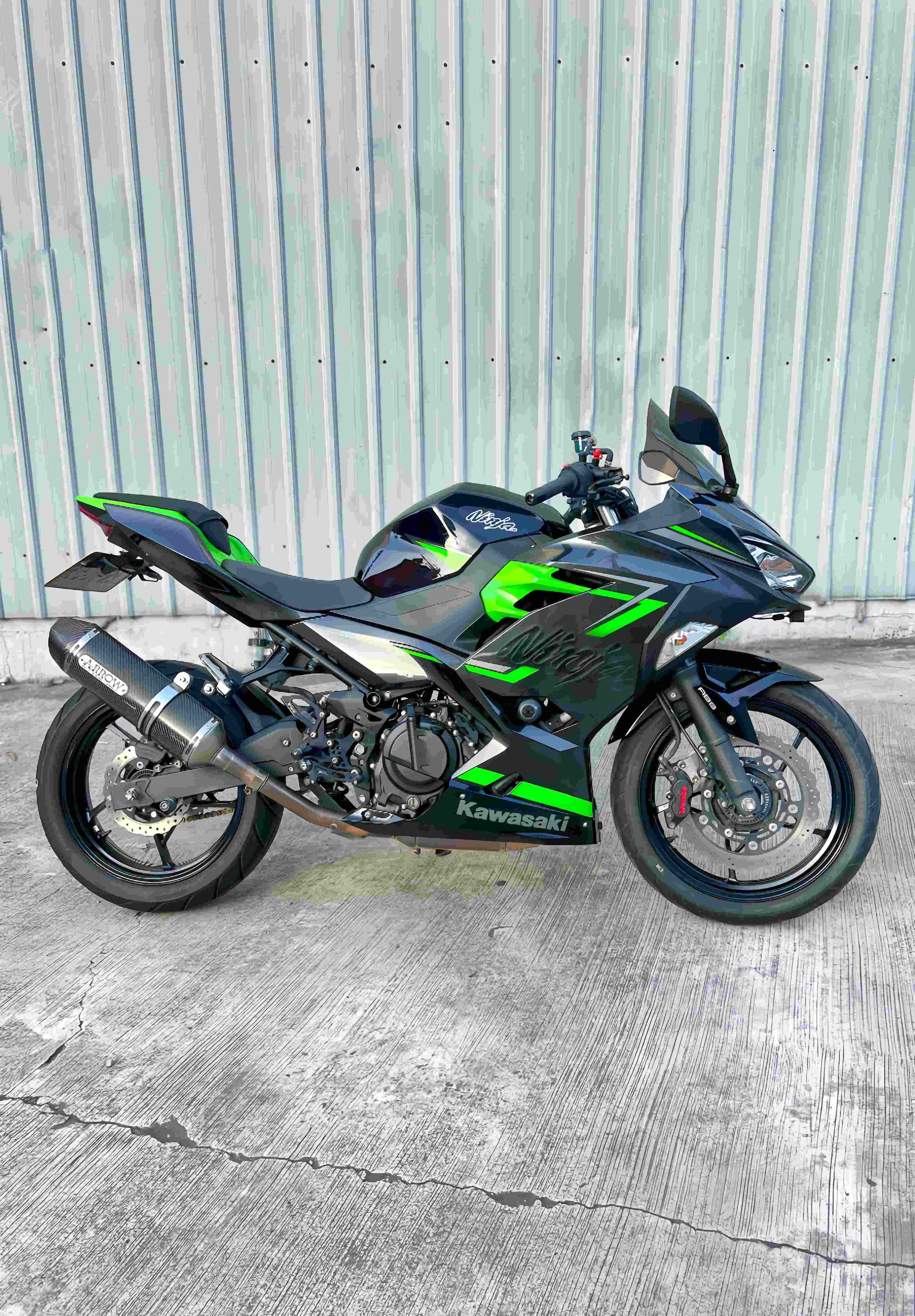 KAWASAKI NINJA400 - 中古/二手車出售中 2019年 NINJA400 黑色系 多樣改裝 買回去直接騎 | 阿宏大型重機買賣