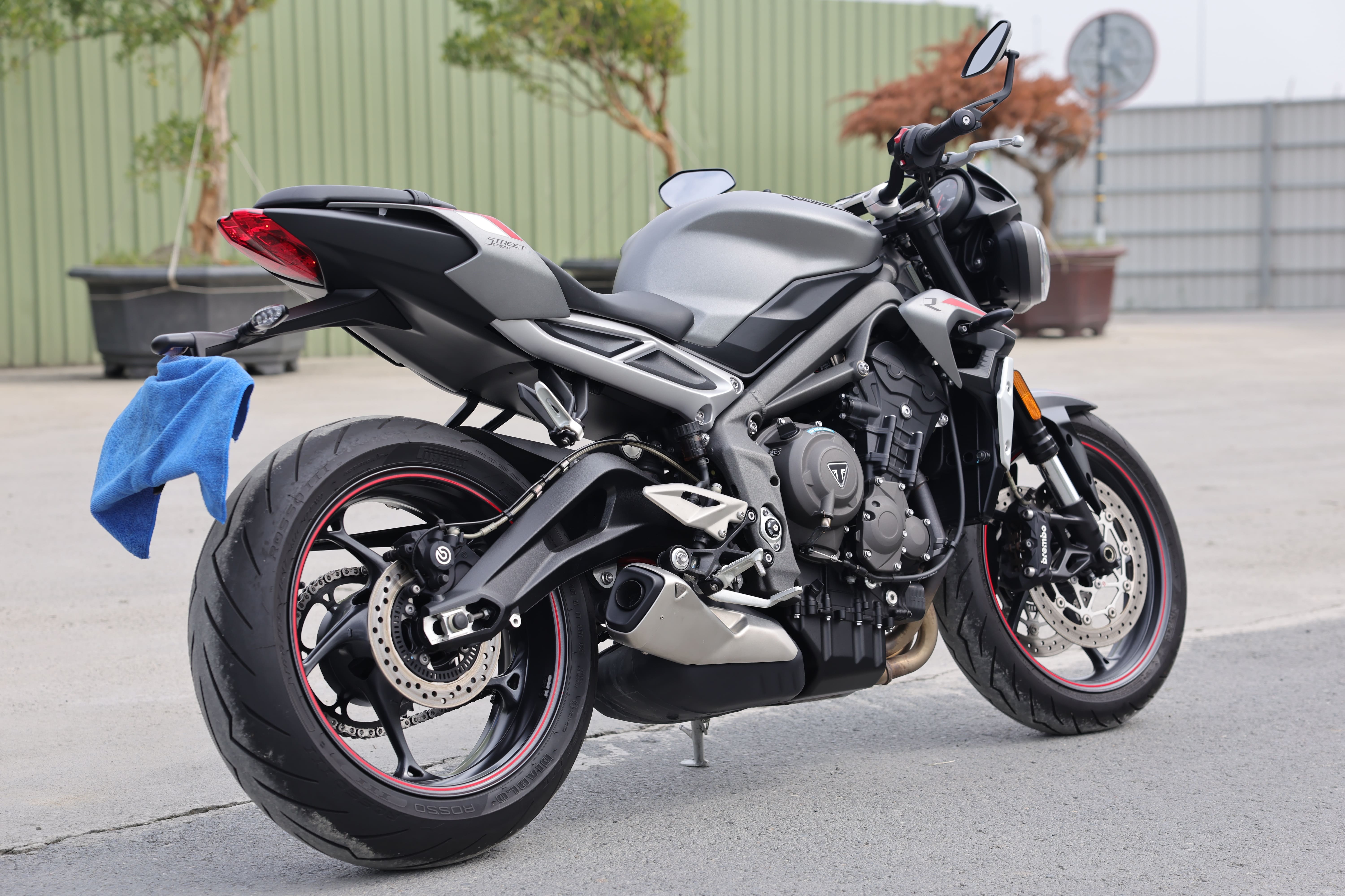 TRIUMPH STREET TRIPLE R LOW - 中古/二手車出售中 TRIUMPH STREET TRIPLE 765R 2021年 | 個人自售