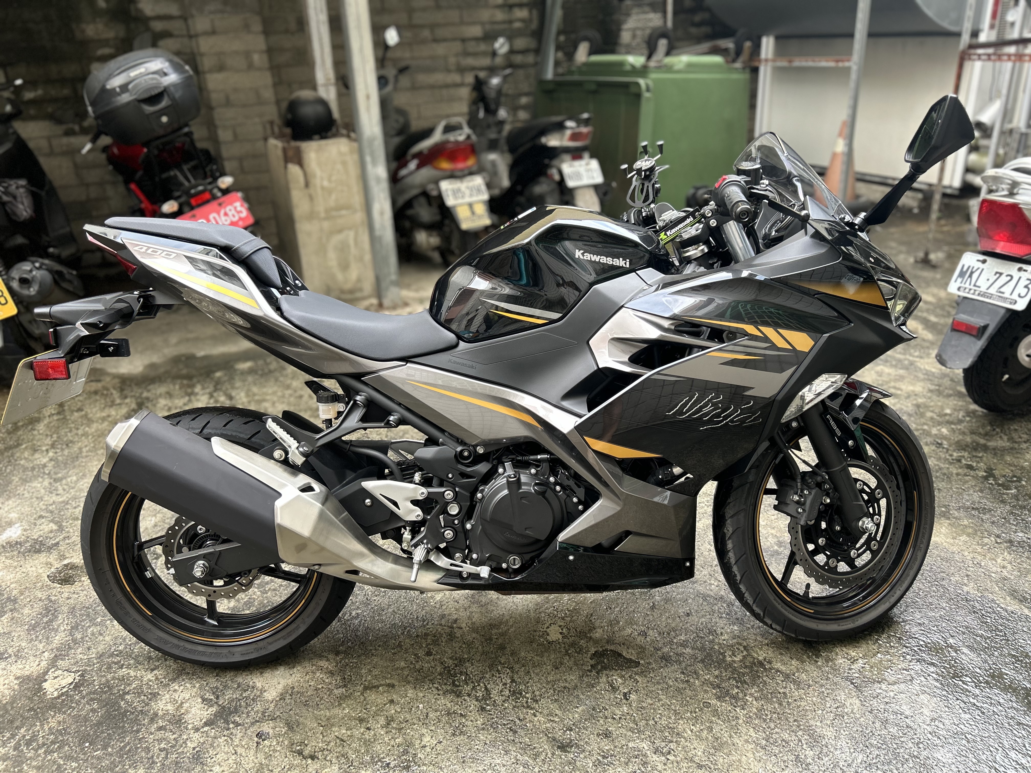 KAWASAKI NINJA400R - 中古/二手車出售中 自售超低里程KAWASAKI NINJA400忍四（里程8**公里） | 個人自售