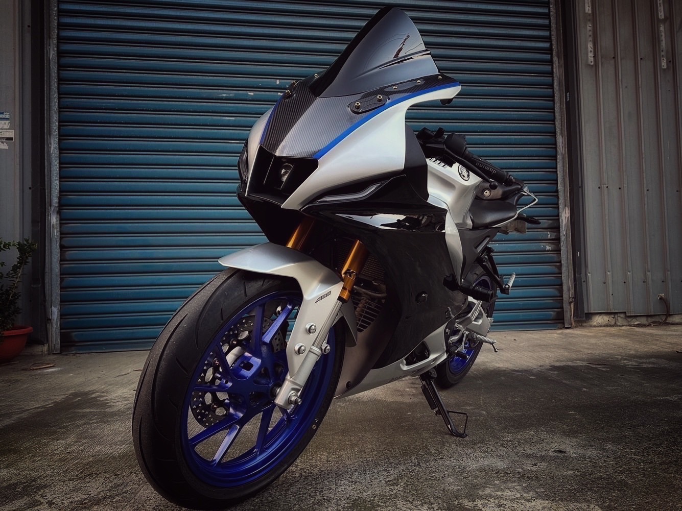 YAMAHA YZF-R15 - 中古/二手車出售中 R15v4M YAHOM排氣管 Brembo卡鉗 Brembo總泵 小資族二手重機買賣 | 小資族二手重機買賣