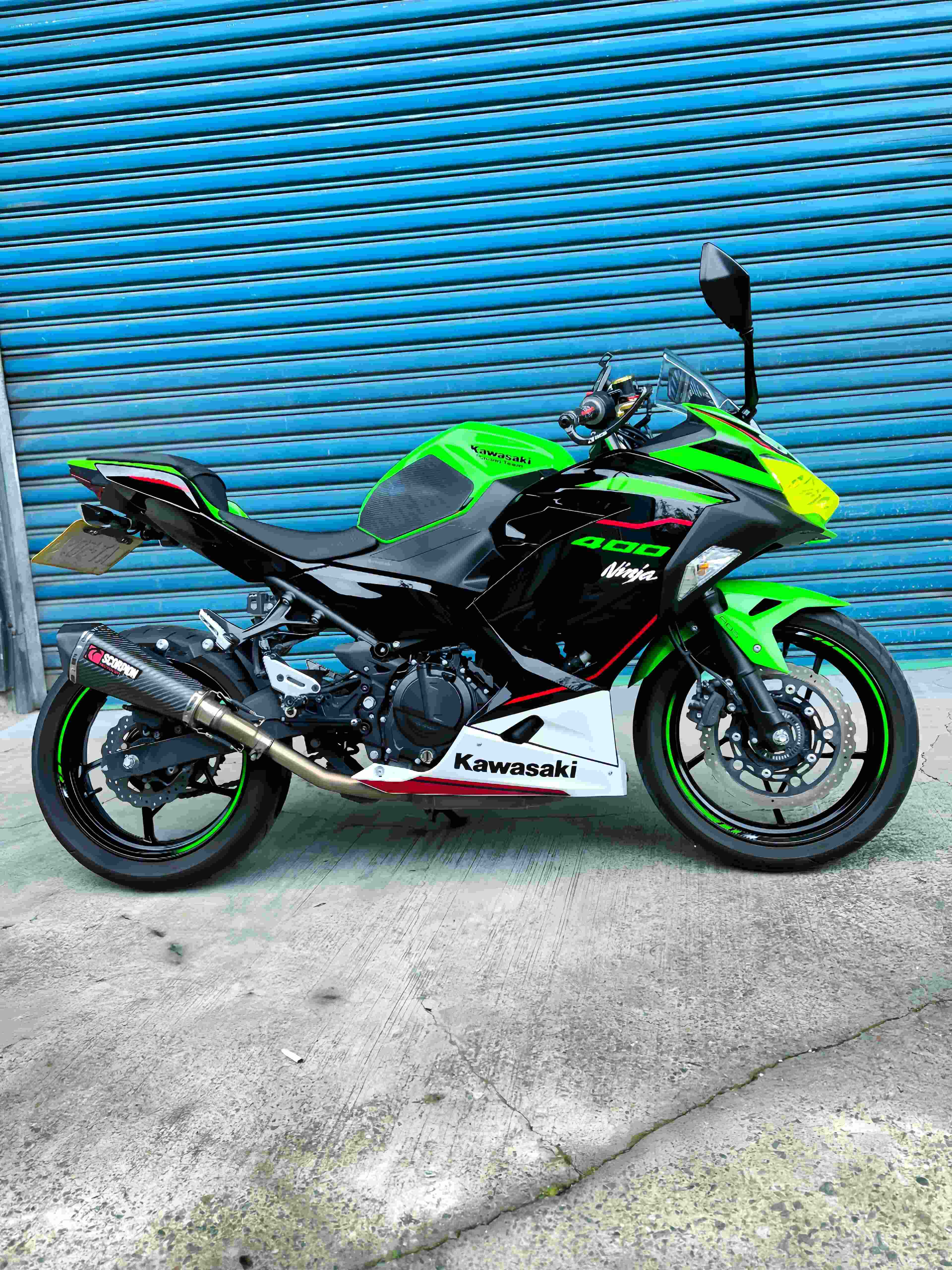 KAWASAKI NINJA400 - 中古/二手車出售中 2021年 NINJA400 KRT 原廠保固中 超多改裝 買回去直接騎 | 阿宏大型重機買賣