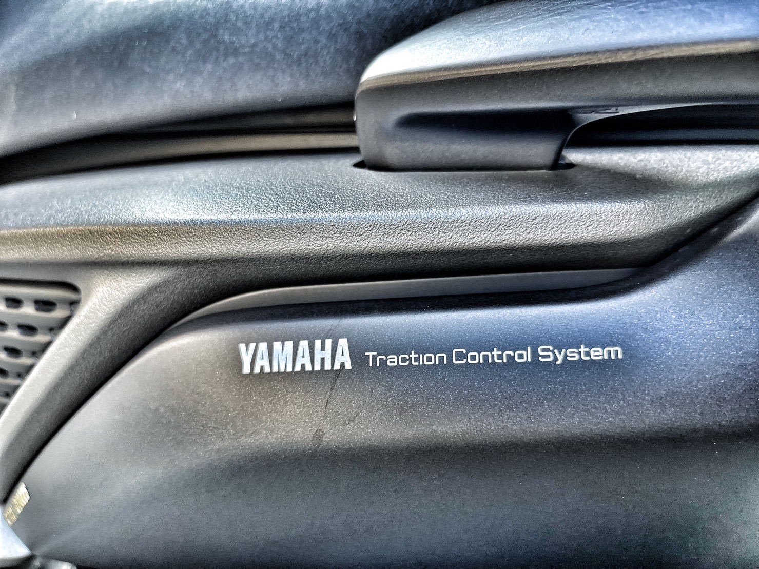 YAMAHA FORCE - 中古/二手車出售中 Force2.0 手機架 海馬腳踏墊 無倒無摔 原廠保固 小資族二手重機買賣 | 小資族二手重機買賣