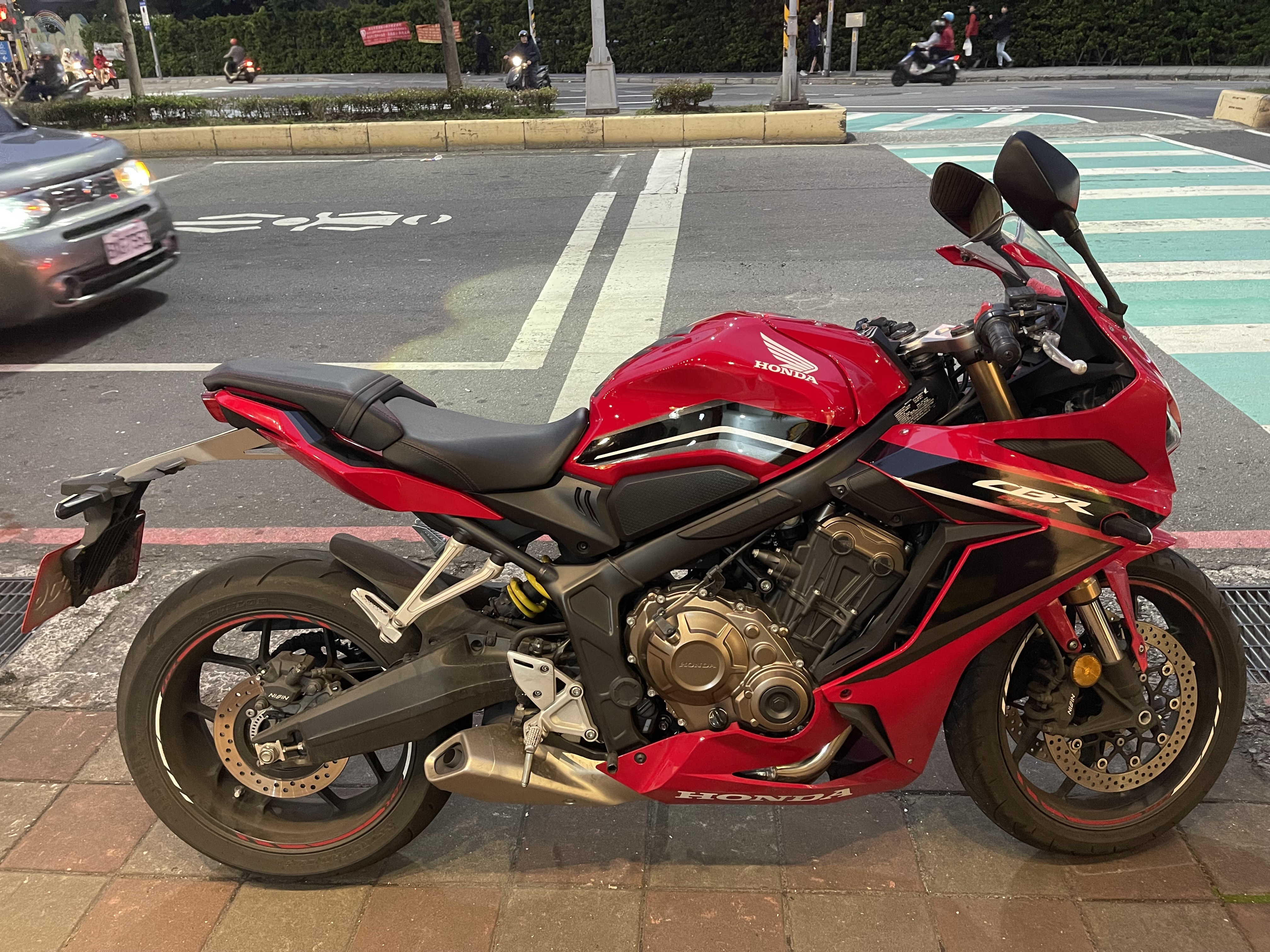 【個人自售】HONDA CB650R - 「Webike-摩托車市」 2022 CBR650R 低里程 台本 全馬力 個人自售 誠可議 非車商請小刀