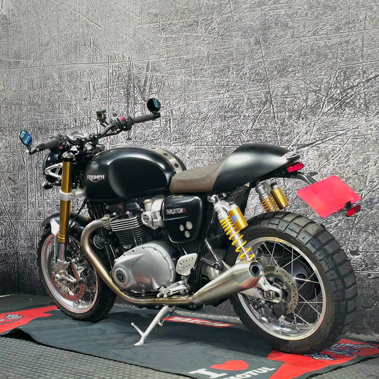 TRIUMPH THRUXTON 1200R - 中古/二手車出售中 2017年 TRIUMPH THRUXTON R/0元交車/分期貸款/車換車/線上賞車/到府交車 | 翊帆國際重車