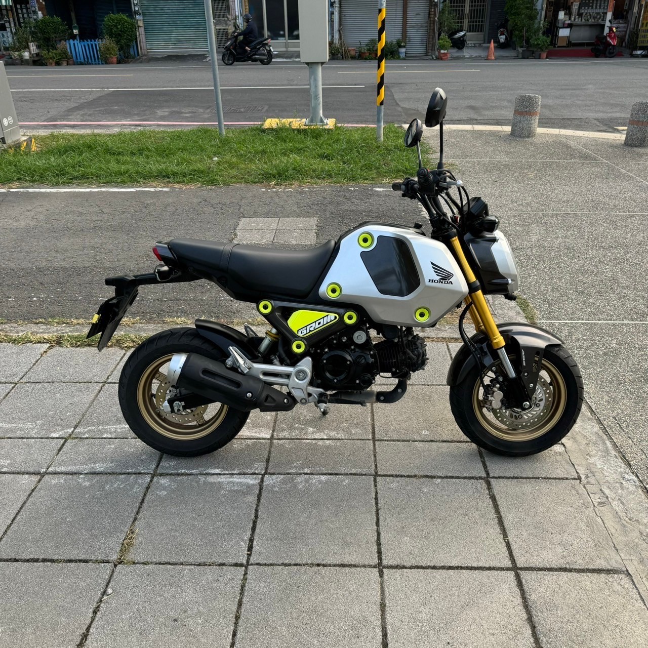 HONDA MSX125(GROM) - 中古/二手車出售中 《高雄二手機車》2022 本田 MSX GROM 125 ABS #9920 #可試車/二手機車/流行車款/現況特惠快速交車 | 貳輪嶼二手機車行-高雄店/中古重機收購/gogoro買賣推薦/線上估價立刻加Line:@motor888 （台南、屏東也有到府收購）