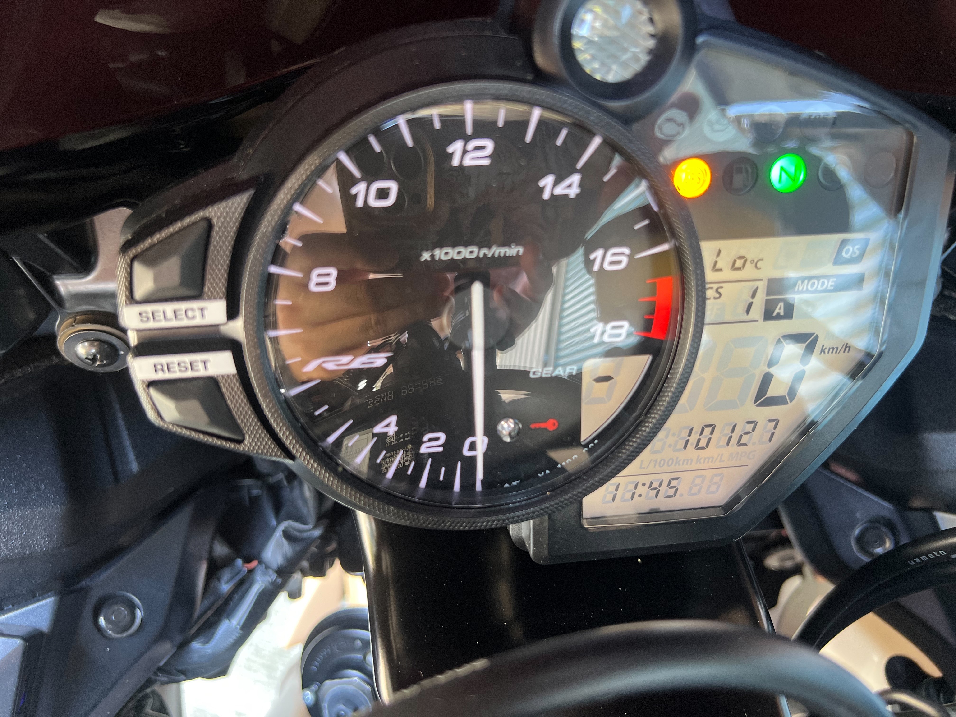 YAMAHA YZF-R6 - 中古/二手車出售中 2020年 R6 全段閥門蠍、副廠殼(原廠殼藍灰在)、EXTREME腳踏後移 多樣改裝 阿宏大型重機買賣 | 阿宏大型重機買賣