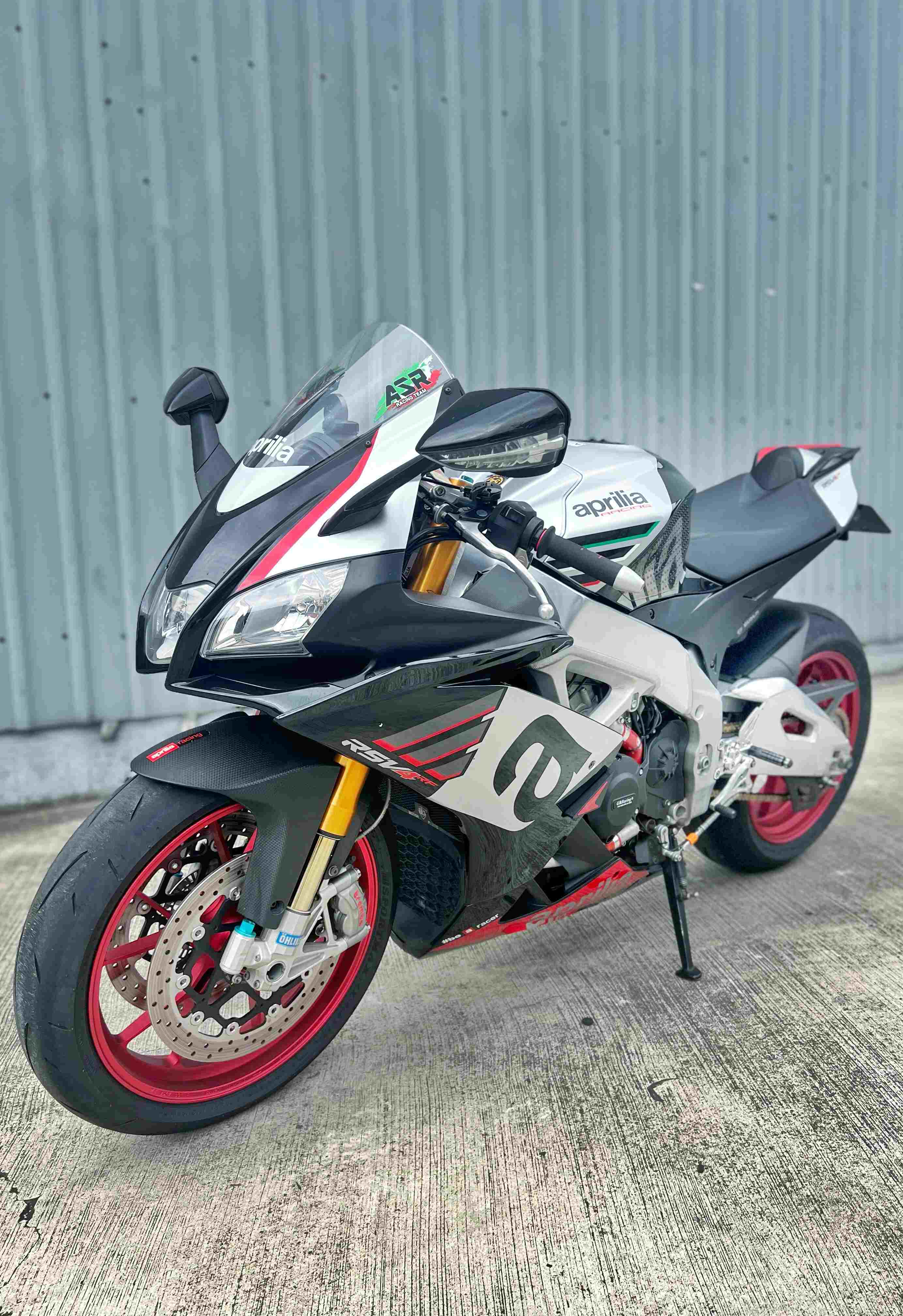 APRILIA RSV4 RF - 中古/二手車出售中 2016年 RSV4 RF RACE ECU、碳纖尾段IRC、進退快排、Bonamici腳踏後移(改反打) 超多改裝 | 阿宏大型重機買賣