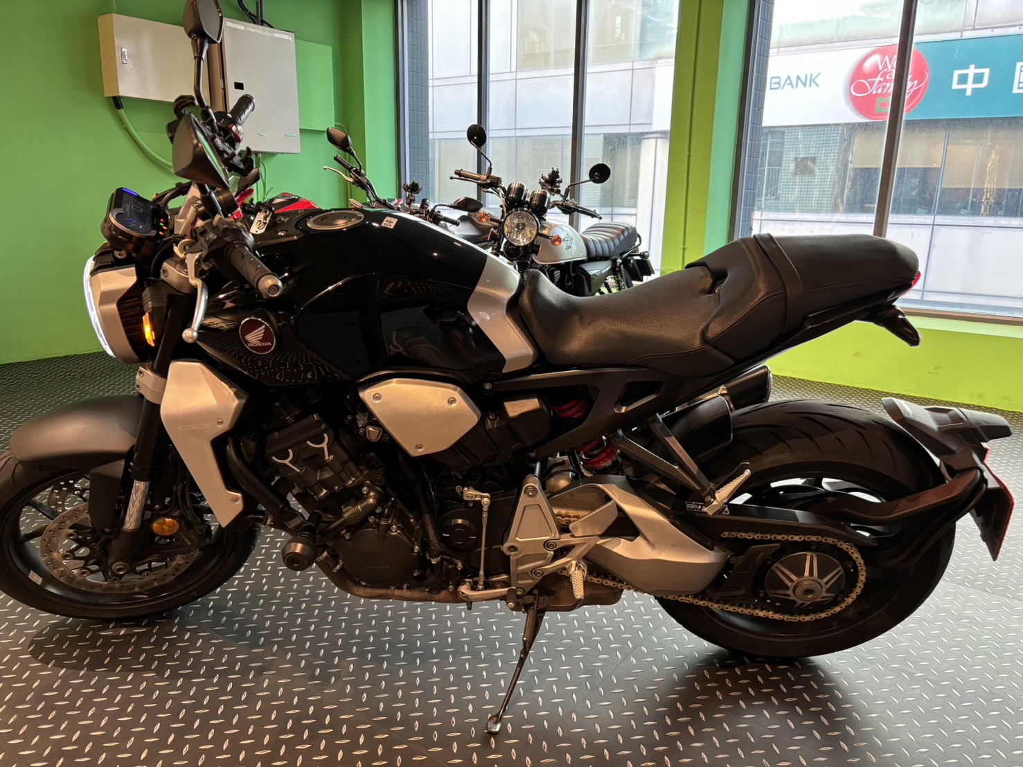 HONDA CB1000R (2018-) - 中古/二手車出售中 CB1000R | 春天假期租賃有限公司