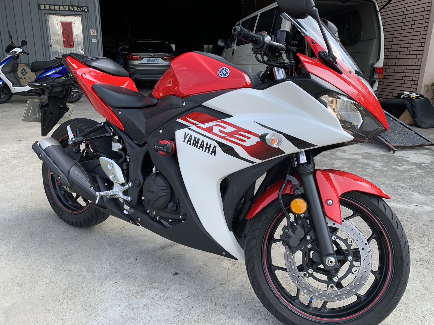 YAMAHA YZF-R3 - 中古/二手車出售中 售 2015 YAMAHA YZF-R3！里程僅六千八！一手女用車，照顧的非常好！車都放車庫 | 繪馬輕重型機車