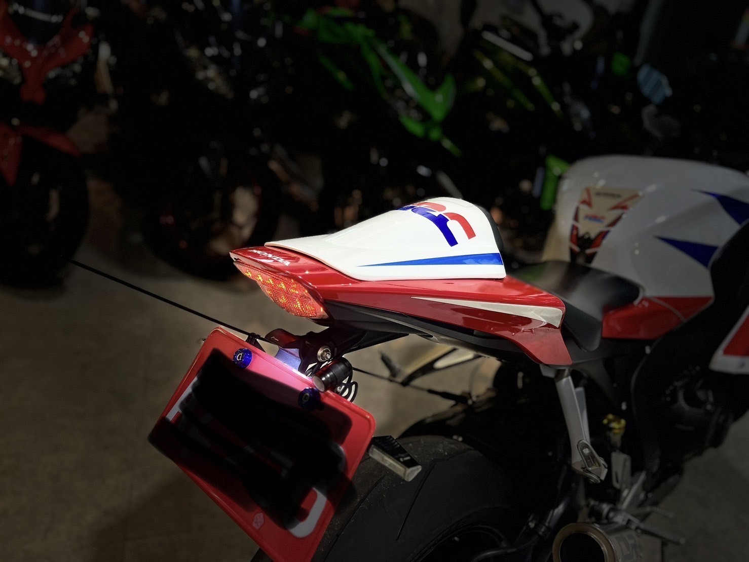 HONDA CBR1000RR Fire Blade - 中古/二手車出售中 HRC配色 眾多改裝 無重大事故 小資族二手重機買賣 | 小資族二手重機買賣