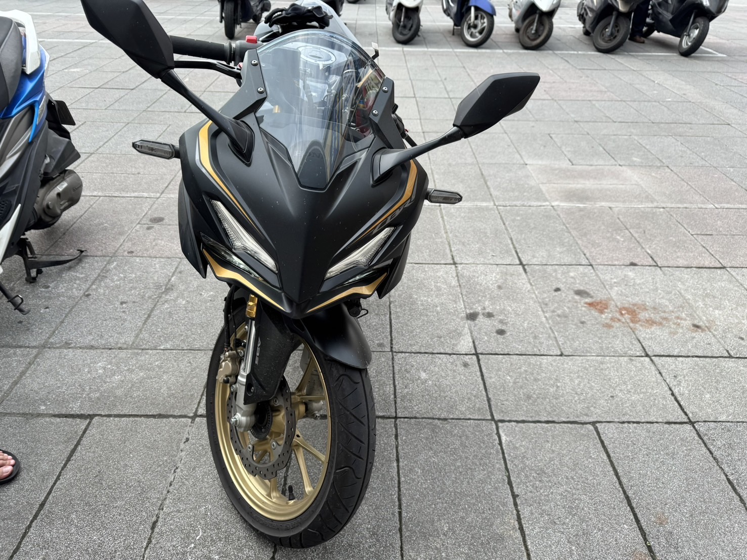 HONDA CBR150R - 中古/二手車出售中 2024 CBR150R 正蠍管 眾多改裝 小資族二手重機買賣 | 小資族二手重機買賣