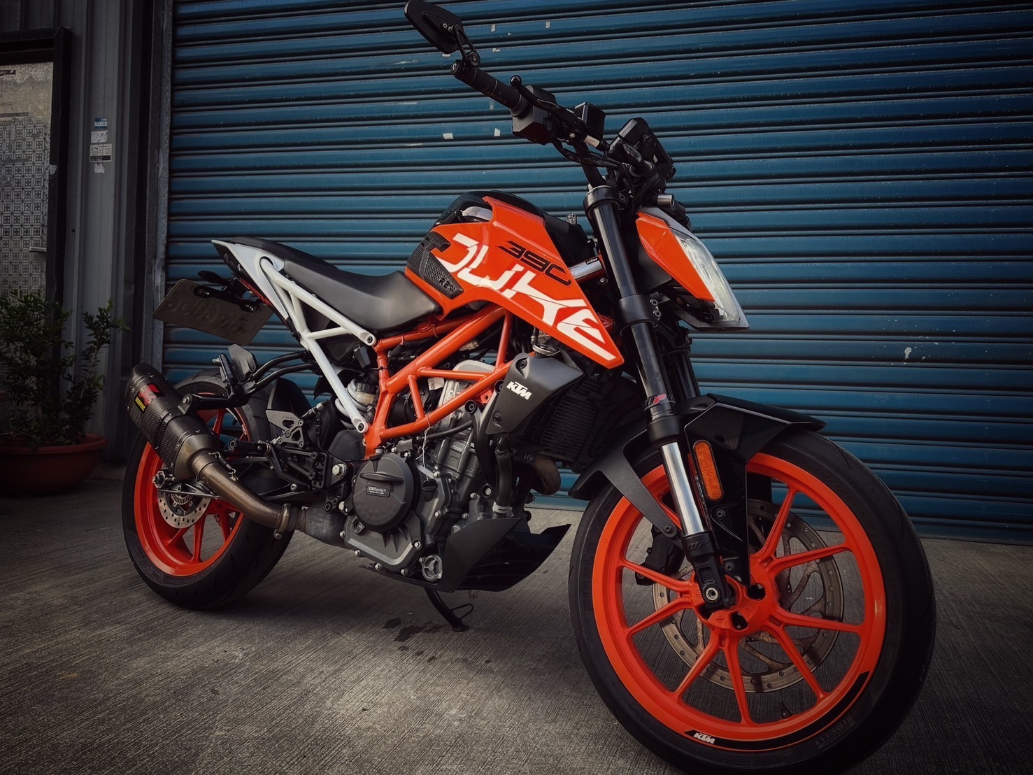 KTM 390DUKE - 中古/二手車出售中 Duke390 碳蠍管 行車記錄器 腳踏後移 小資族二手重機買賣 | 小資族二手重機買賣