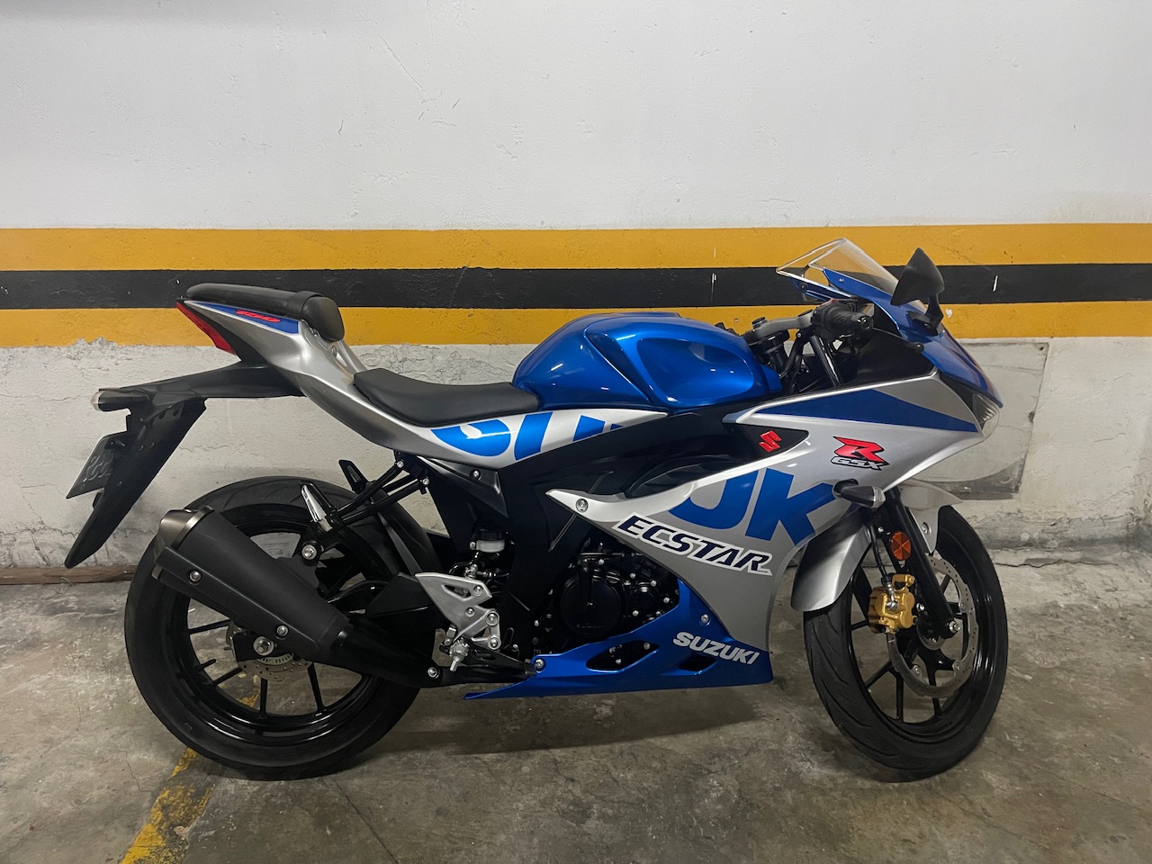 台鈴 小阿魯 - 中古/二手車出售中 賣代步SUZUKI 台鈴 GXS-R150 跑車版小阿魯 150 ABS 2021年 免鑰匙版 LED頭燈全車原廠無改裝，極少騎里程僅145，超級好發好騎，有興趣的朋友，這台可以考慮喔～ | 個人自售