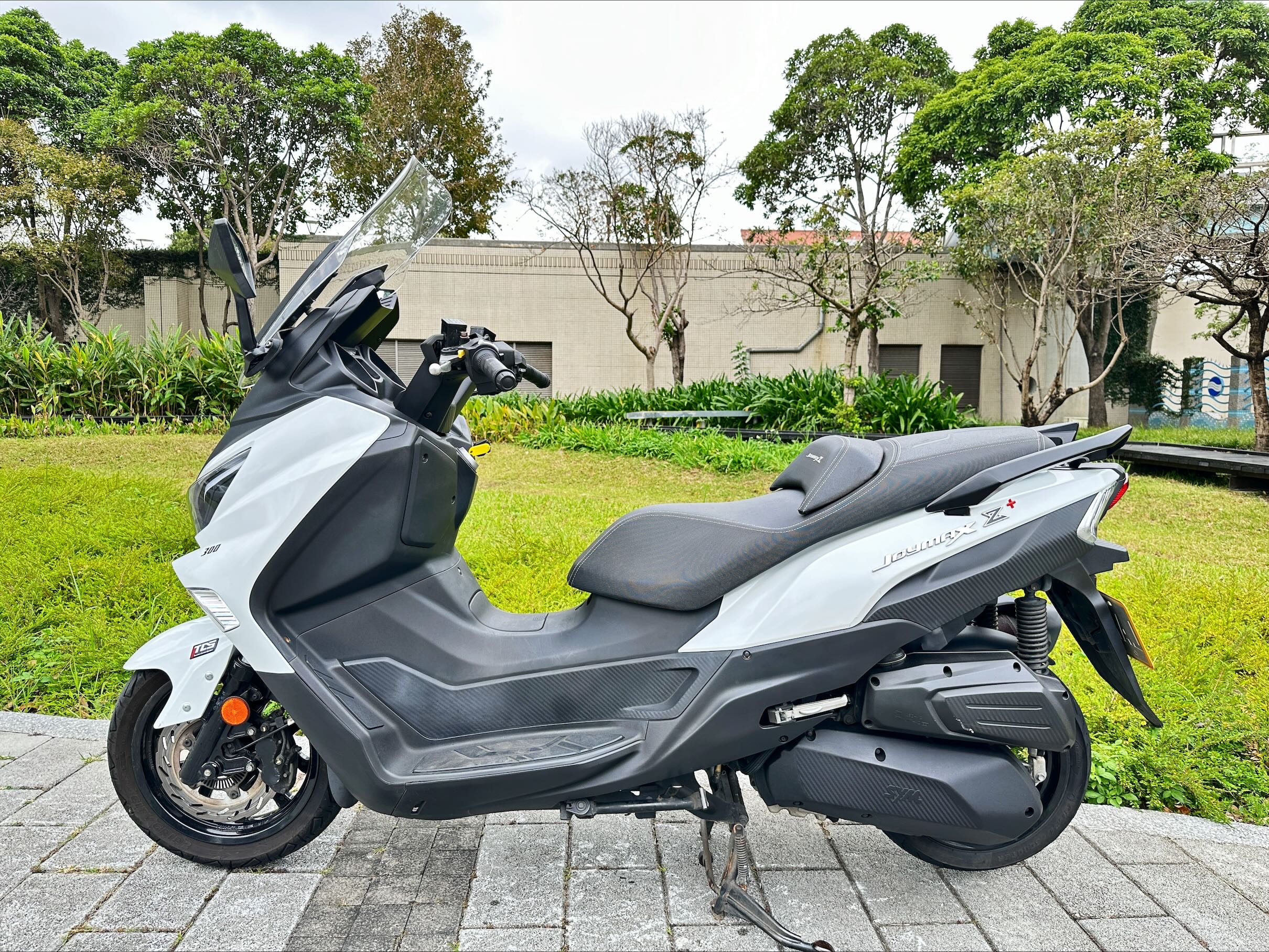 三陽 JOYMAXZ - 中古/二手車出售中 SYM 三陽 JOYMAX Z+ 300 2022 白色 九妹 | 輪泰車業