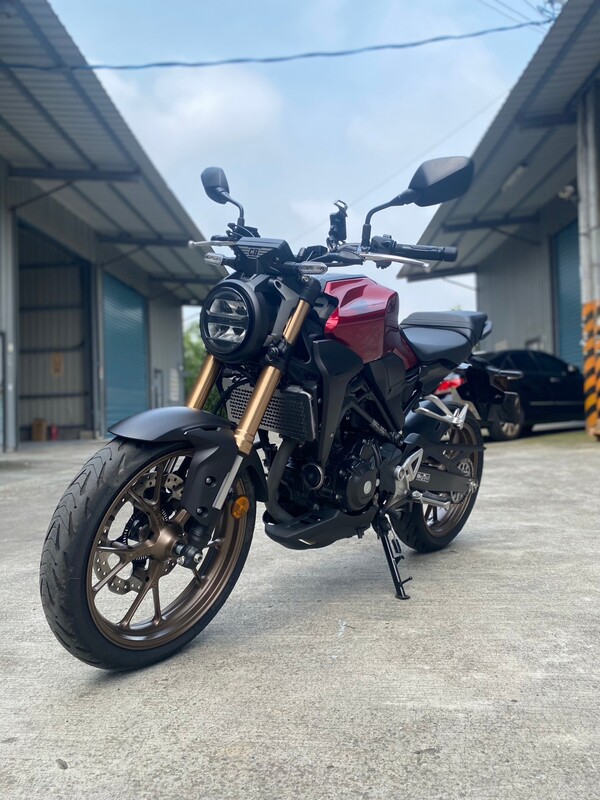 HONDA CB300R - 中古/二手車出售中 CB300R 台本車 改裝: 正蠍管、行車紀錄器、手機架、水箱護網 | Motoshen大聖二輪廣場