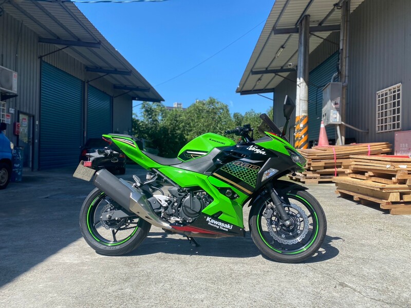 KAWASAKI NINJA400 - 中古/二手車出售中 20年忍4 無摔 無事故 改裝:行車紀錄器、風鏡、車身防倒球、雙簧燈總成 | Motoshen大聖二輪廣場