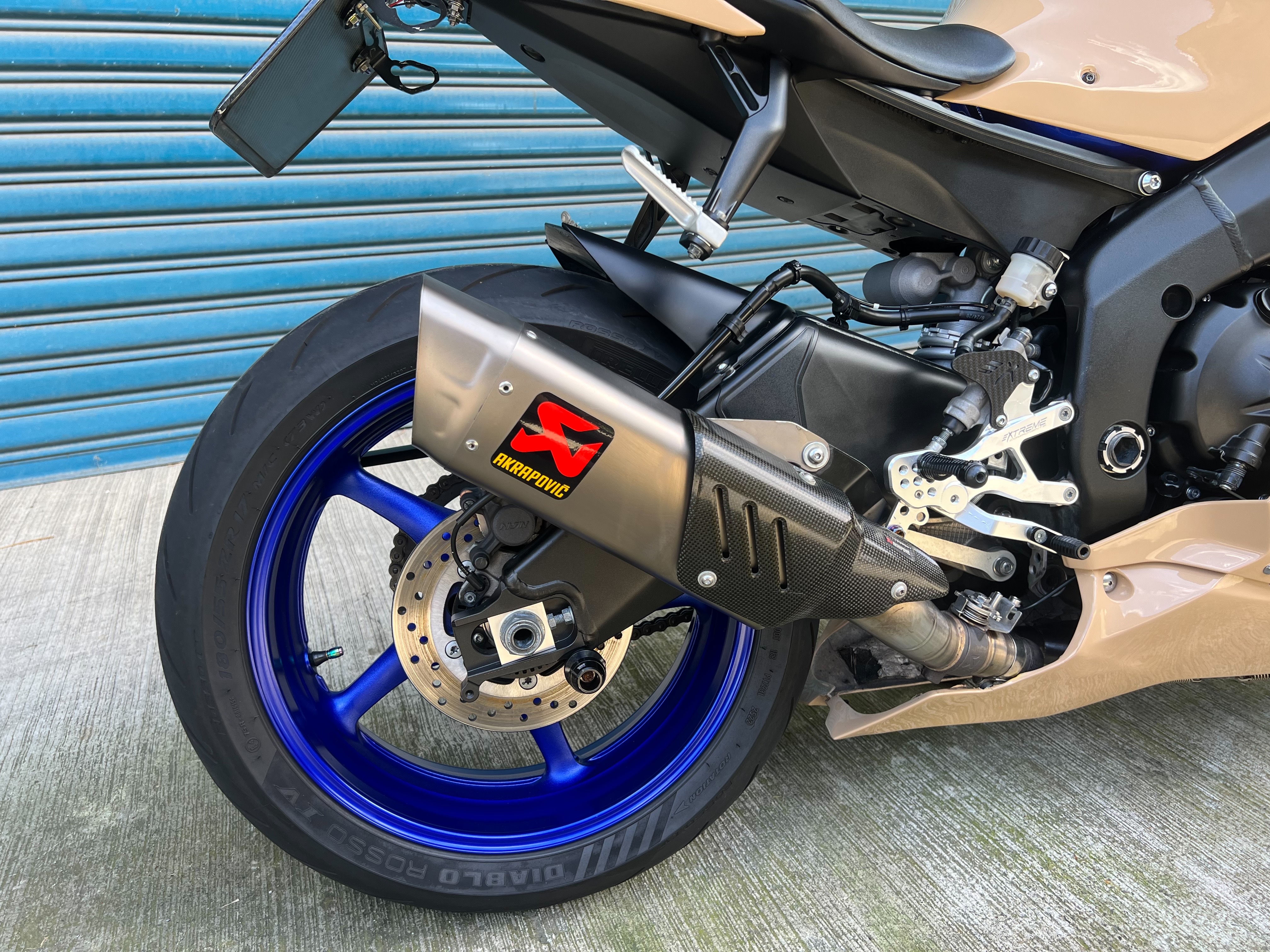 YAMAHA YZF-R6 - 中古/二手車出售中 2020年 R6 全段閥門蠍、副廠殼(原廠殼藍灰在)、EXTREME腳踏後移 多樣改裝 阿宏大型重機買賣 | 阿宏大型重機買賣