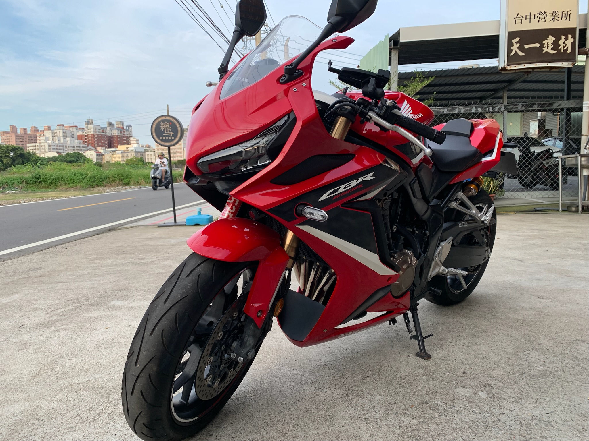 HONDA CBR650R - 中古/二手車出售中 售 2021 HONDA  CBR650R(台本車) 超低里程！ 僅一千多公里！ | 繪馬輕重型機車