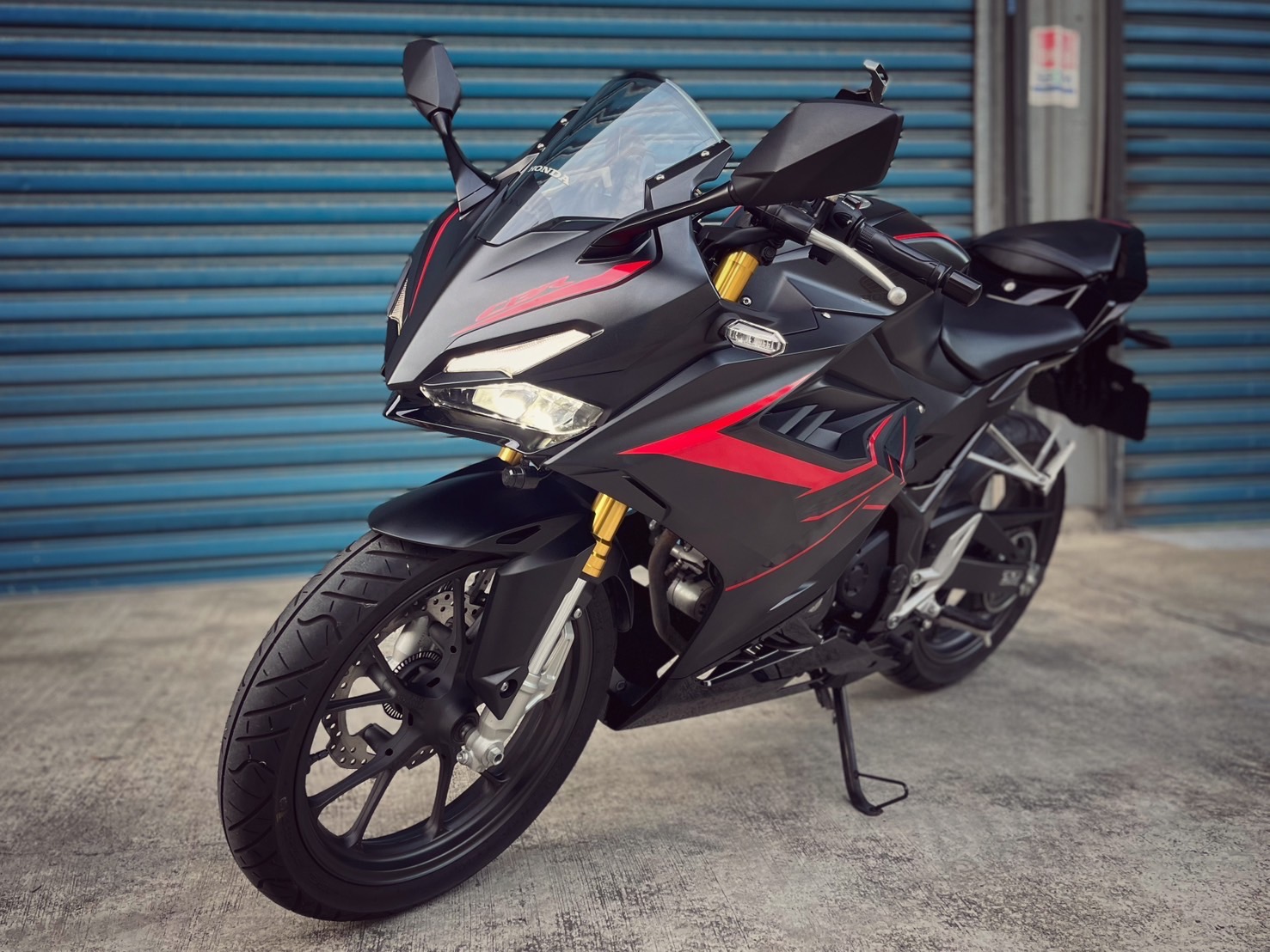 HONDA CBR150R - 中古/二手車出售中 CBR150R 黑色系 一手車 里程保證 小資族二手重機買賣 | 小資族二手重機買賣