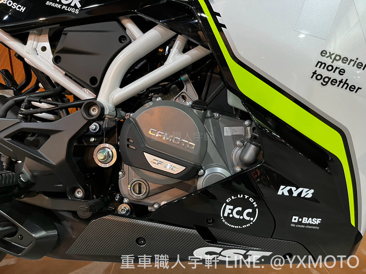 CFMOTO 250SR S新車出售中 【健雄宇軒】零利率 熱烈預購中 ! CFMOTO 250SR S 白黑 單搖臂版本 總代理公司車 | 重車銷售職人-宇軒 (敏傑)