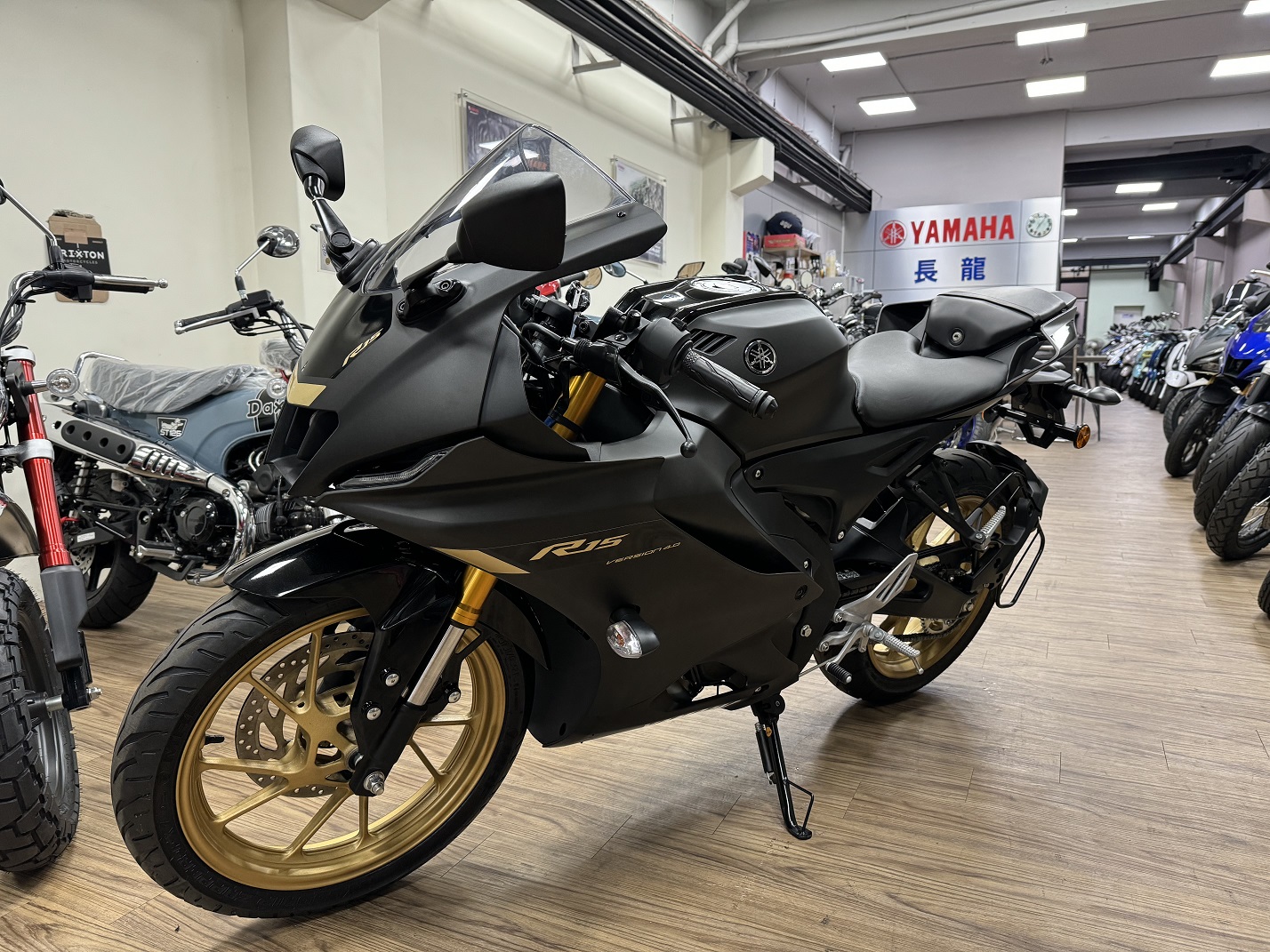 YAMAHA R15 V4新車出售中 【新竹長龍車業】YAMAHA 2024 R15 V4  | 新竹長龍車業行