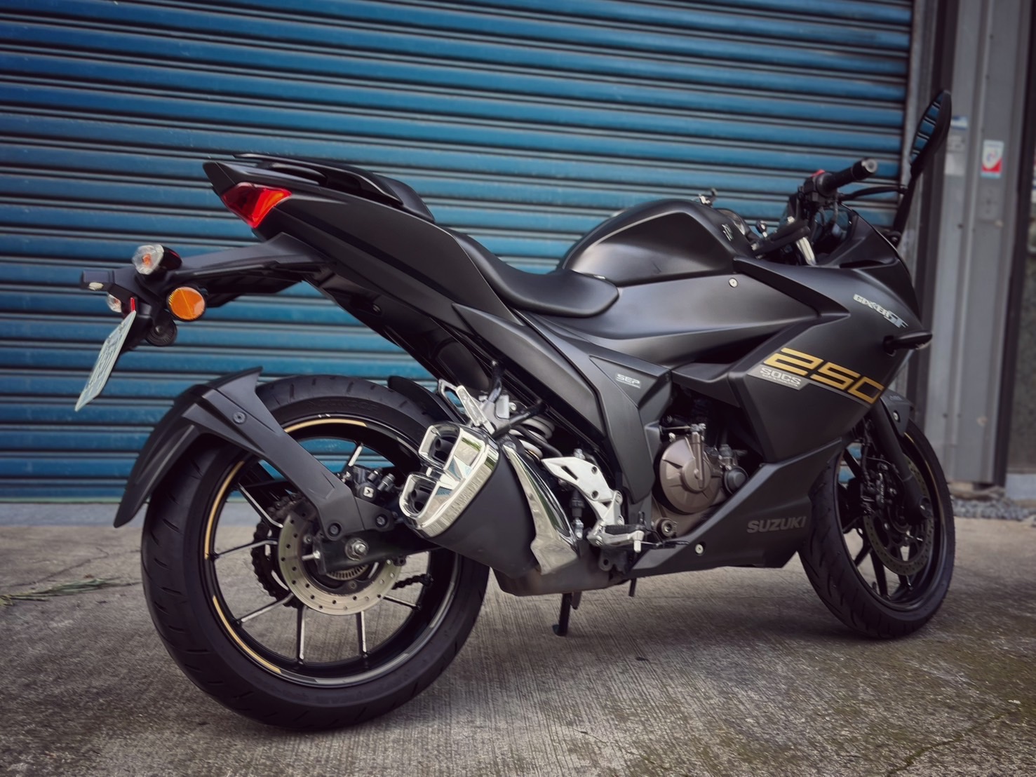 SUZUKI GIXXER 250 SF - 中古/二手車出售中 消光黑 無摔車無事故 小資族二手重機買賣 | 小資族二手重機買賣