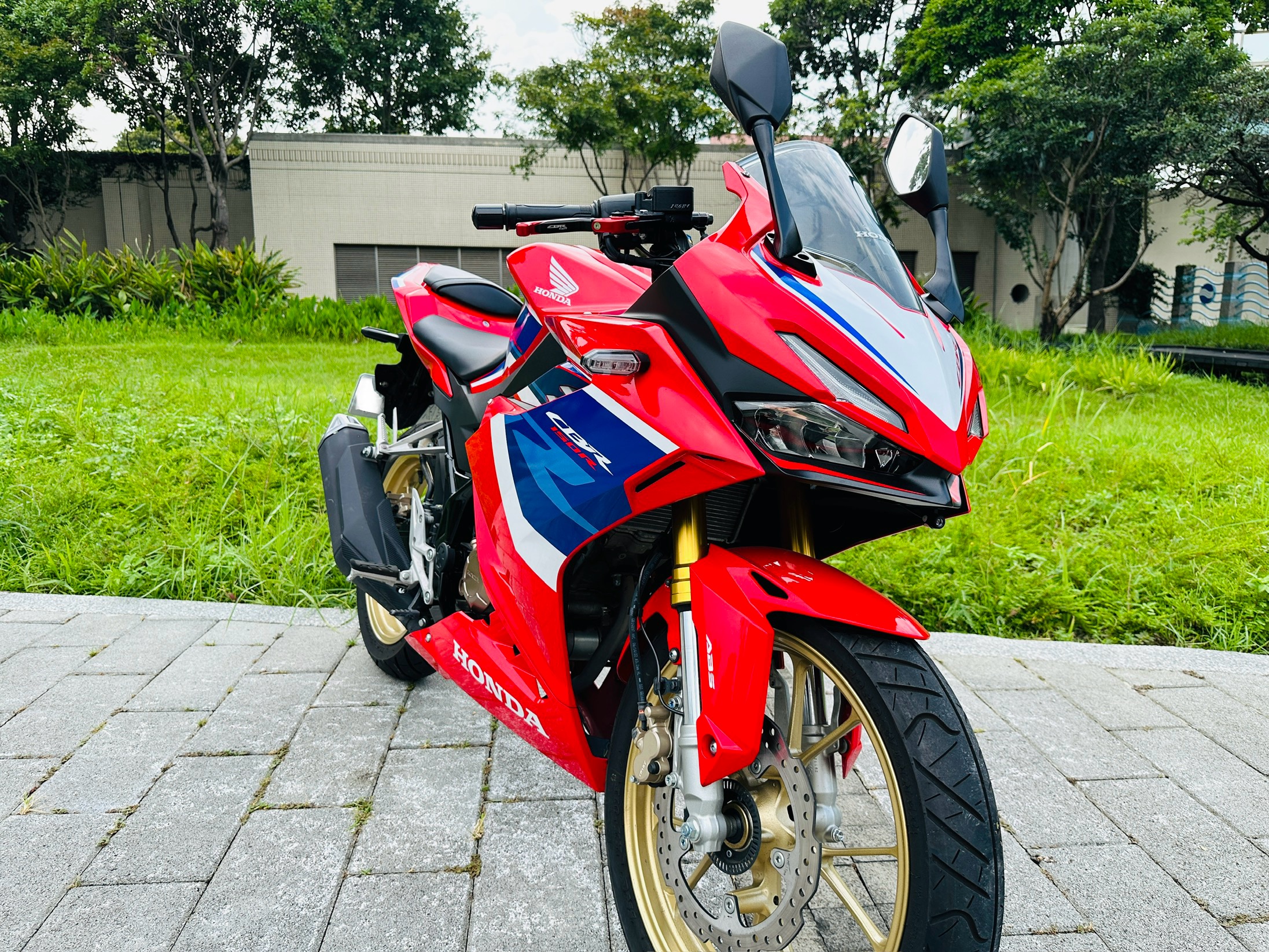 HONDA CBR150R - 中古/二手車出售中 HONDA CBR150R 2023領 才跑3百 輕擋車 | 輪泰車業