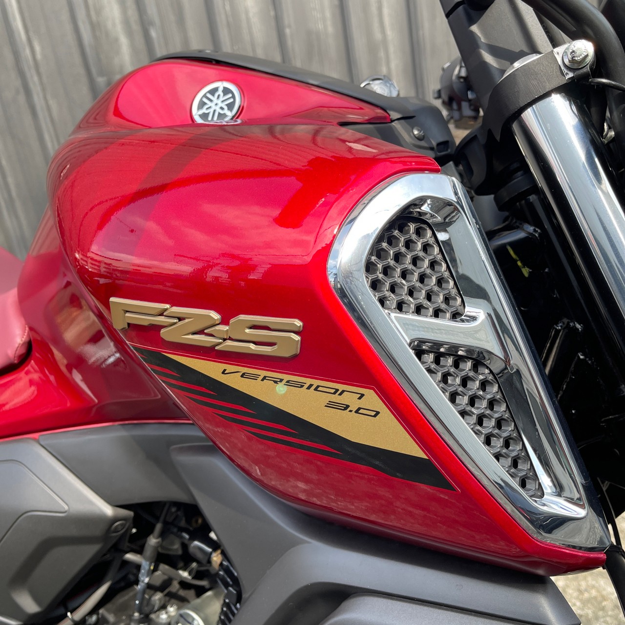 YAMAHA FZS-FI新車出售中 售 新車 FZS150 紅色 YAMAHA 街車 白牌 2022 | 飛翔國際