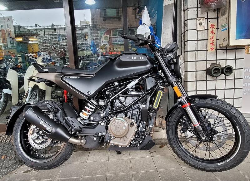 HUSQVARNA SVARTPILEN 401新車出售中 【全新車】HUSQVARNA SVARTPILEN 401 標配快排系統 黑箭401 全新車售價$23.8萬 | 勝大重機