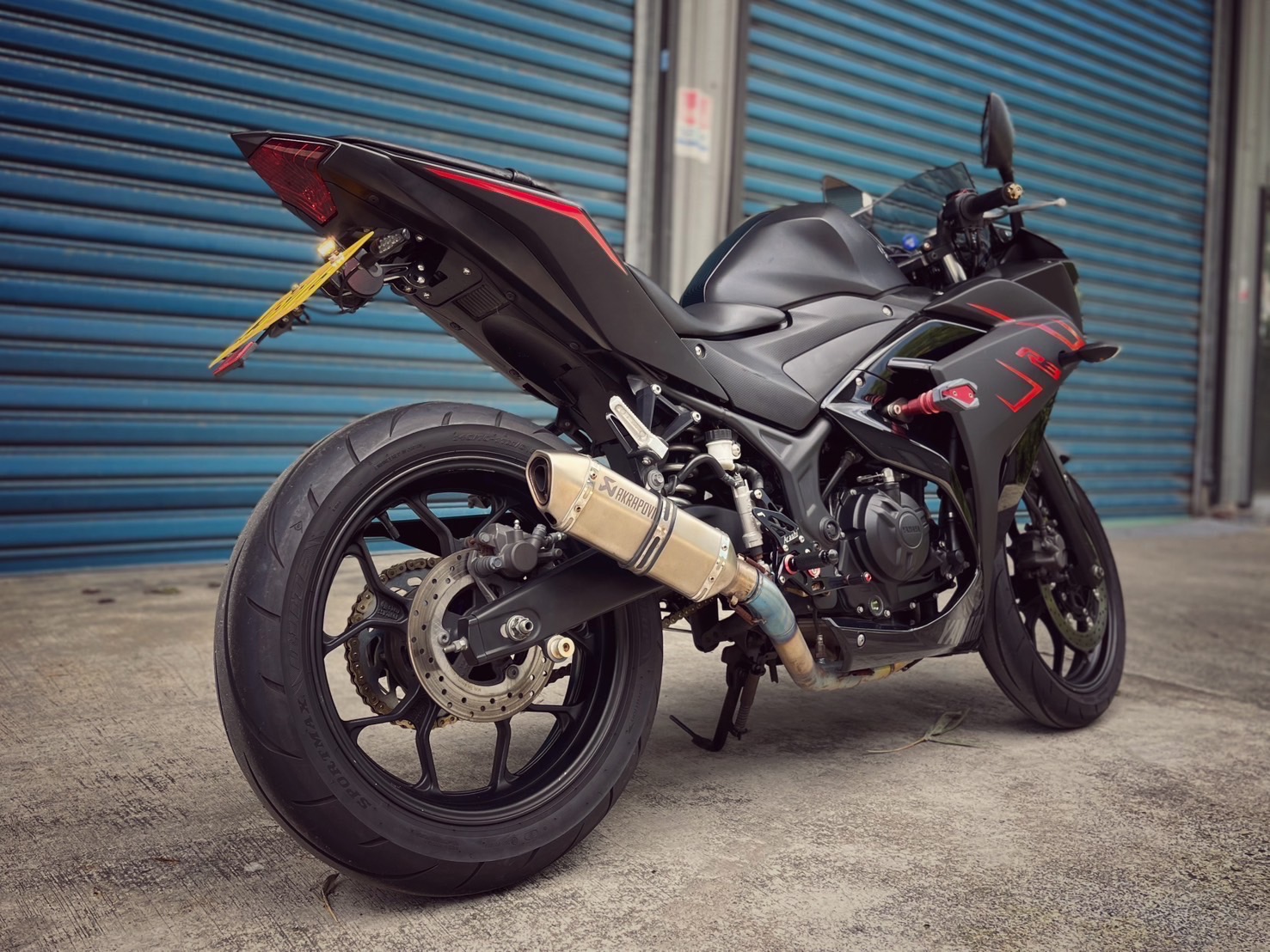 YAMAHA YZF-R3 - 中古/二手車出售中 改裝排氣管 Arashi腳踏 眾多改裝 小資族二手重機買賣 | 小資族二手重機買賣