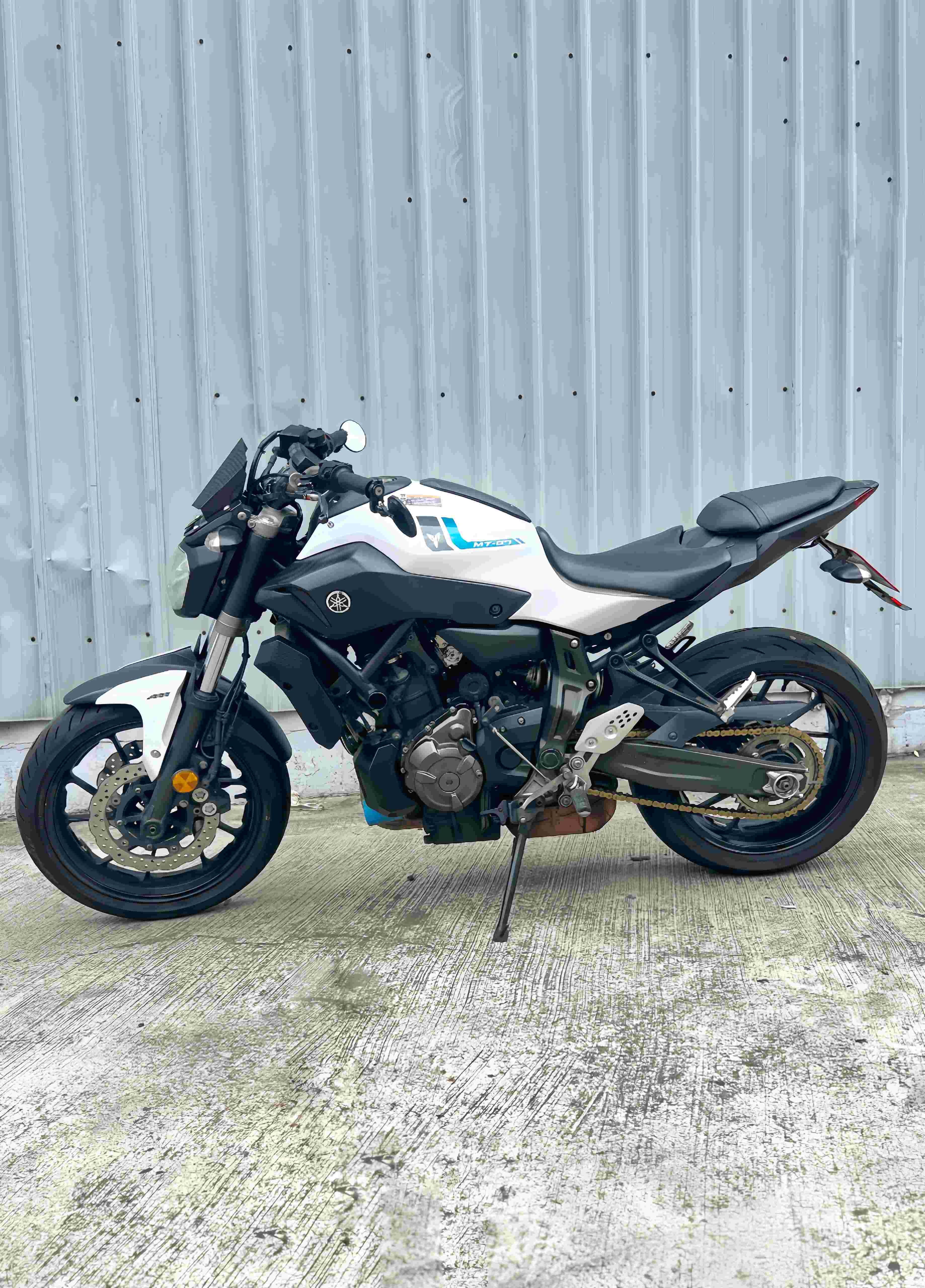 YAMAHA MT-07 - 中古/二手車出售中 2017年 MT-07 稀有白色系 通勤首選 原漆 無事故 找錢小幫手 阿宏大型重機買賣 | 阿宏大型重機買賣