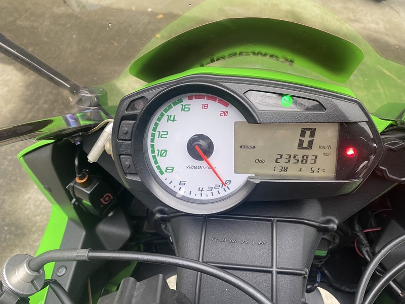 KAWASAKI NINJA ZX-6R - 中古/二手車出售中 15年ZX-6R 改裝:握把套 端子 手機架 水箱護網 部份鈦螺絲 原廠online防甩頭 | Motoshen大聖二輪廣場