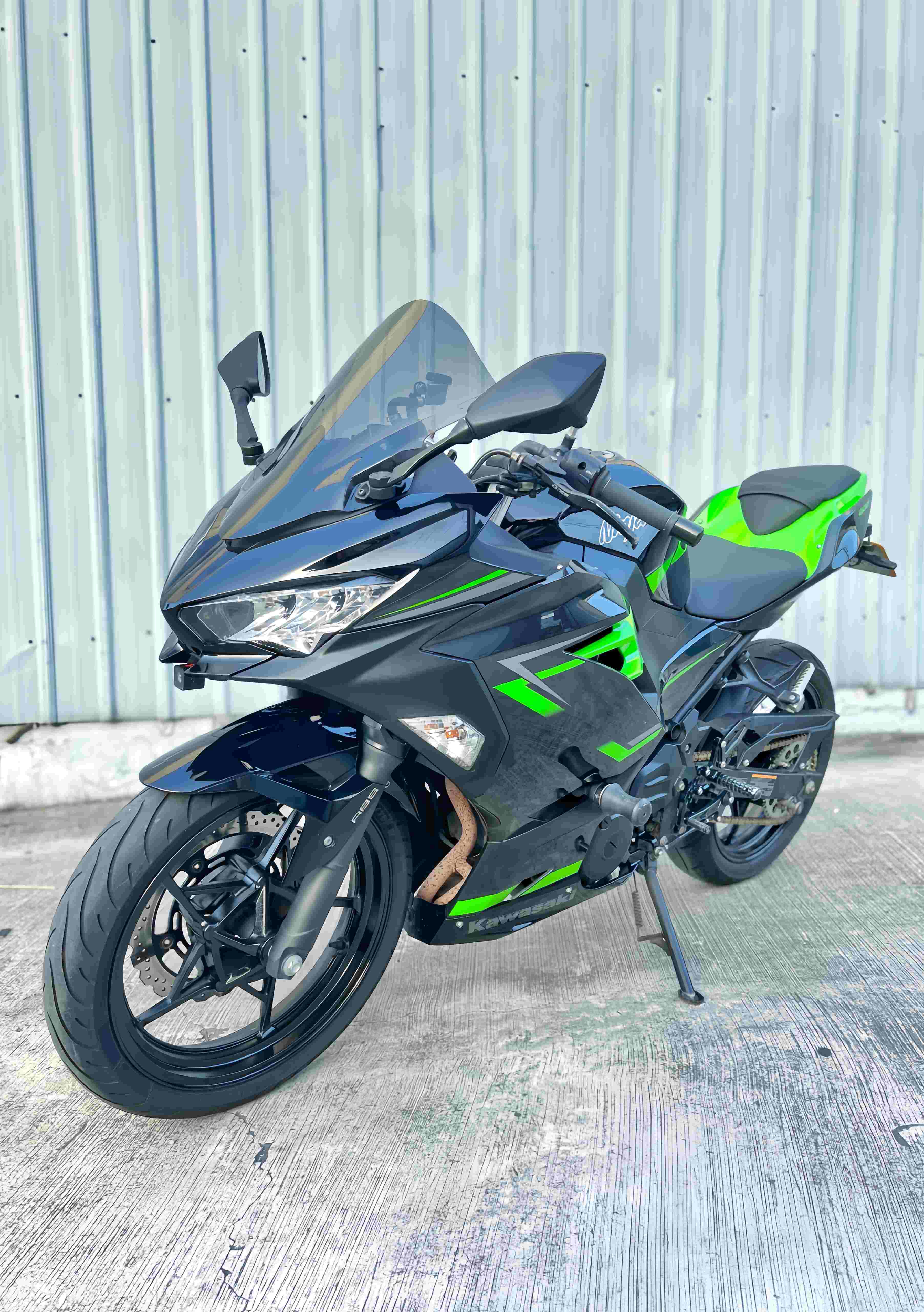 【阿宏大型重機買賣】KAWASAKI NINJA400 - 「Webike-摩托車市」 2019年 NINJA400 黑色系 多樣改裝 買回去直接騎