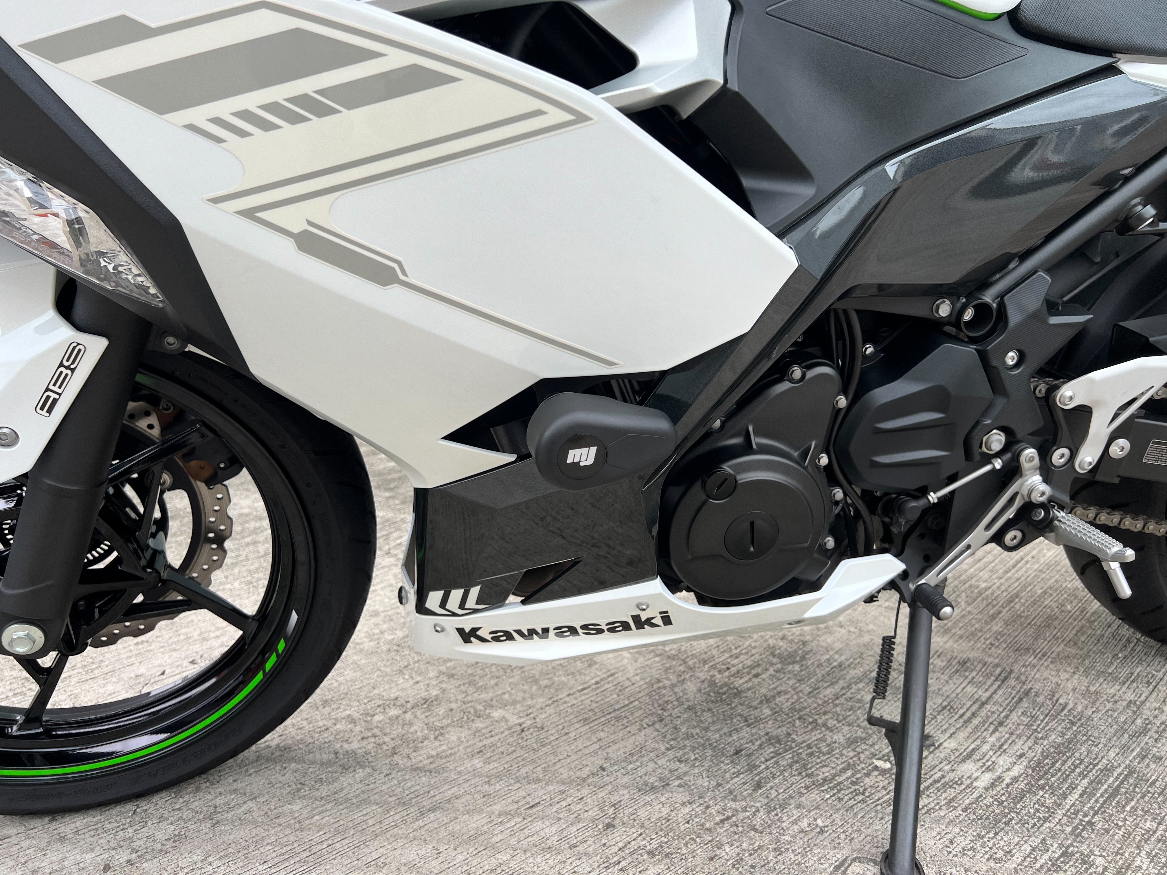 KAWASAKI NINJA400 - 中古/二手車出售中 2022年 NINJA400 一手 原廠保固中 無摔 無事故 多樣改裝 阿宏大型重機買賣 | 阿宏大型重機買賣