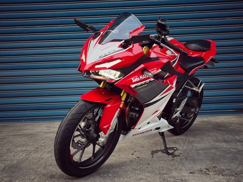 HONDA CBR150R - 中古/二手車出售中 歹徒全段排氣管（合格標章） 行車記錄器 無摔車無事故 小資族二手重機買賣 | 小資族二手重機買賣